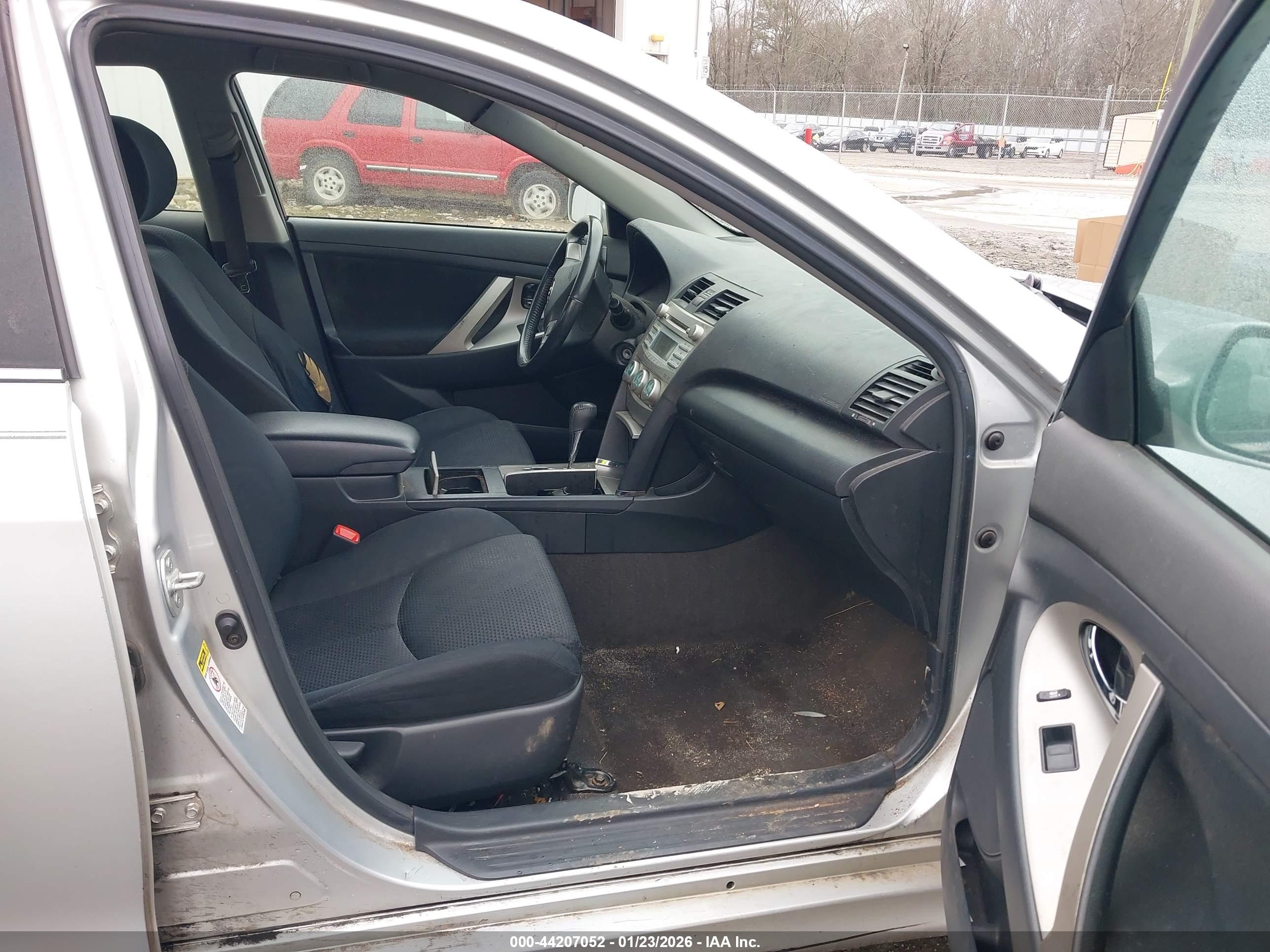 TOYOTA CAMRY image 5
