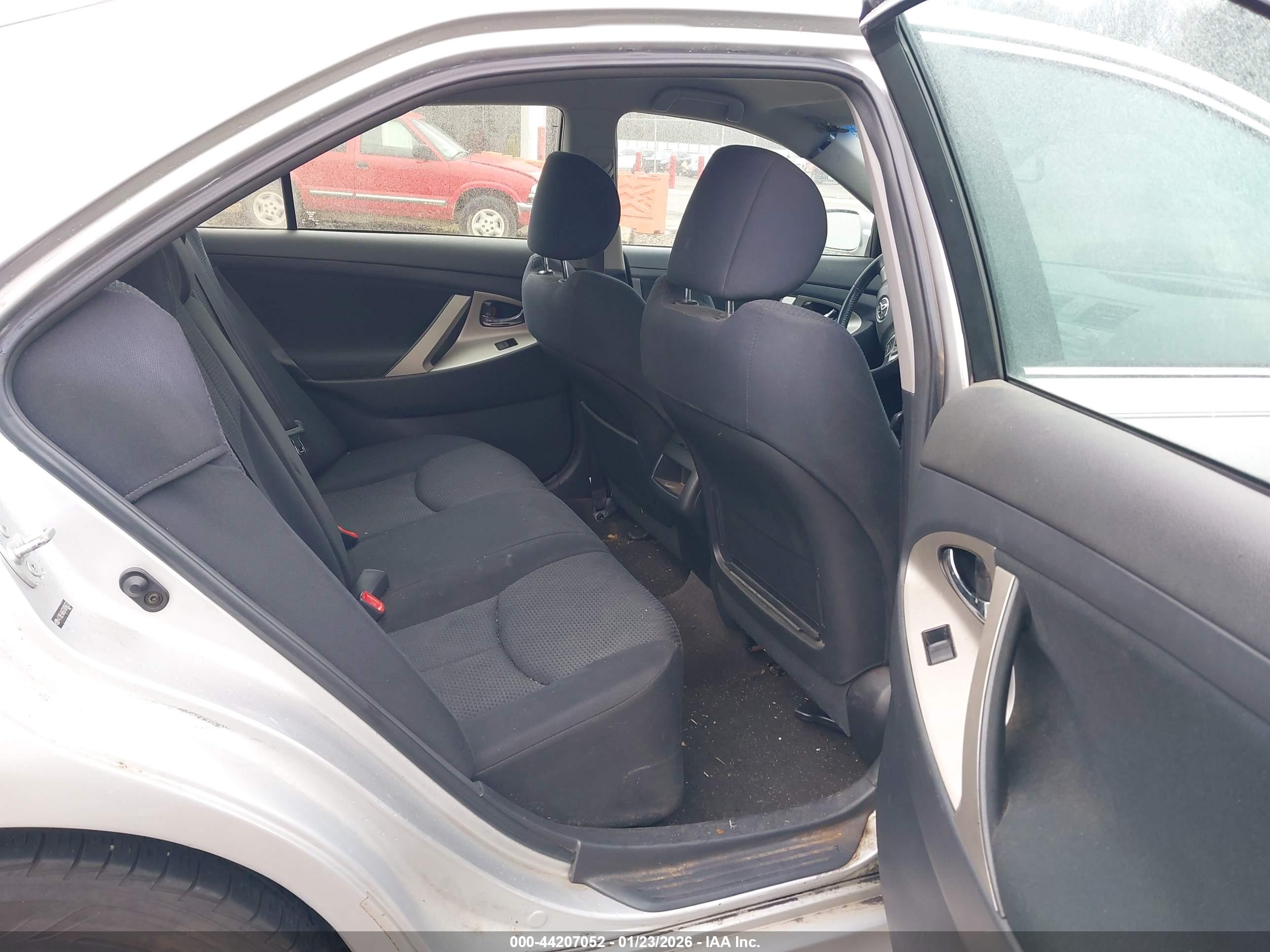 TOYOTA CAMRY image 8