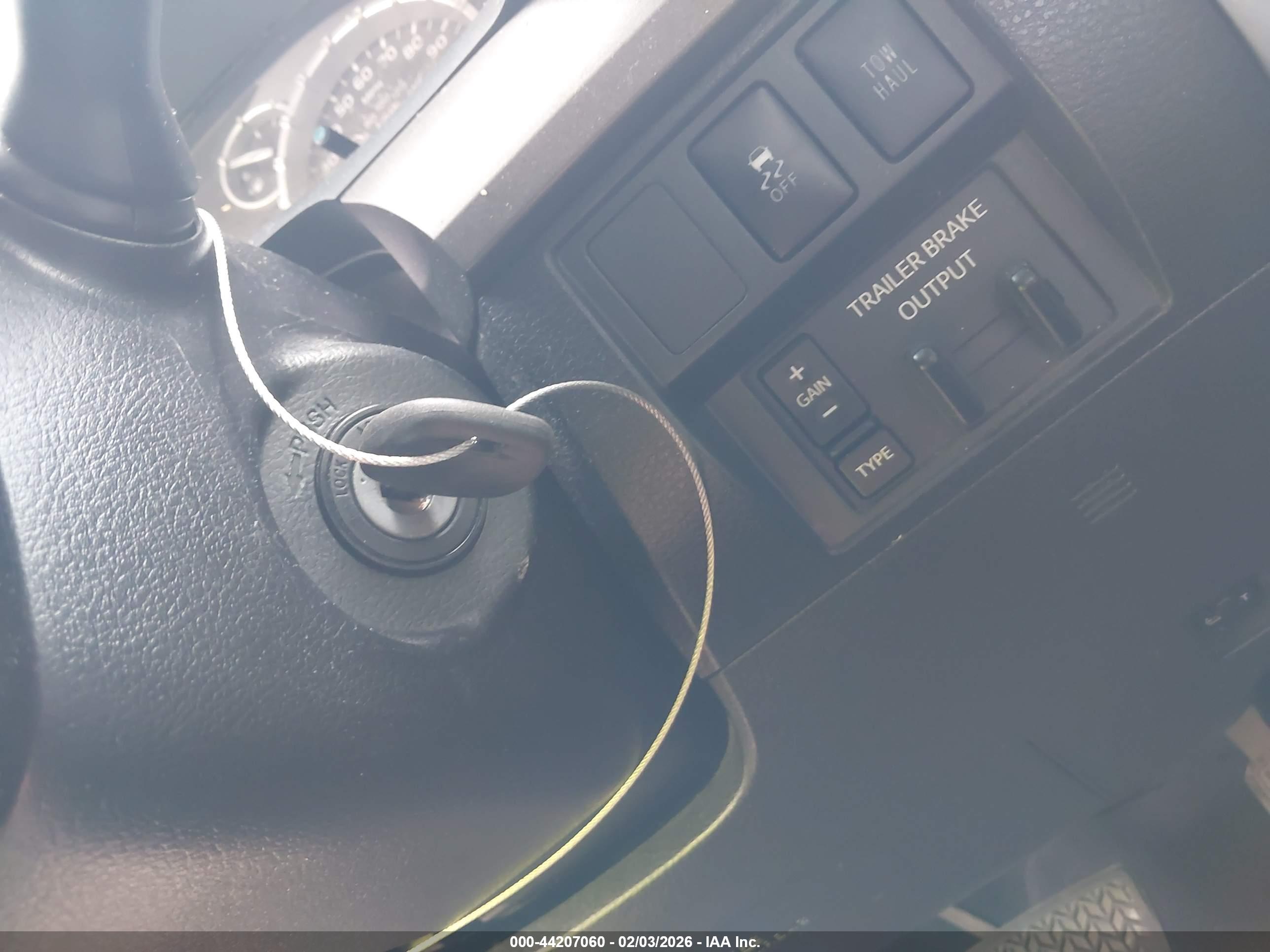 TOYOTA TUNDRA image 11