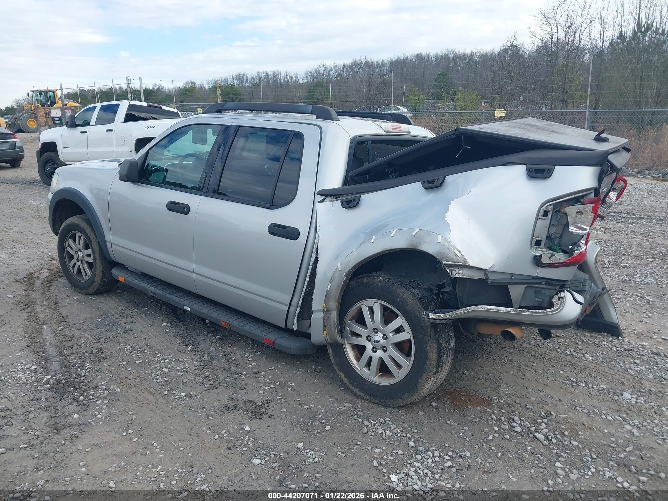 FORD EXPLORER image 3