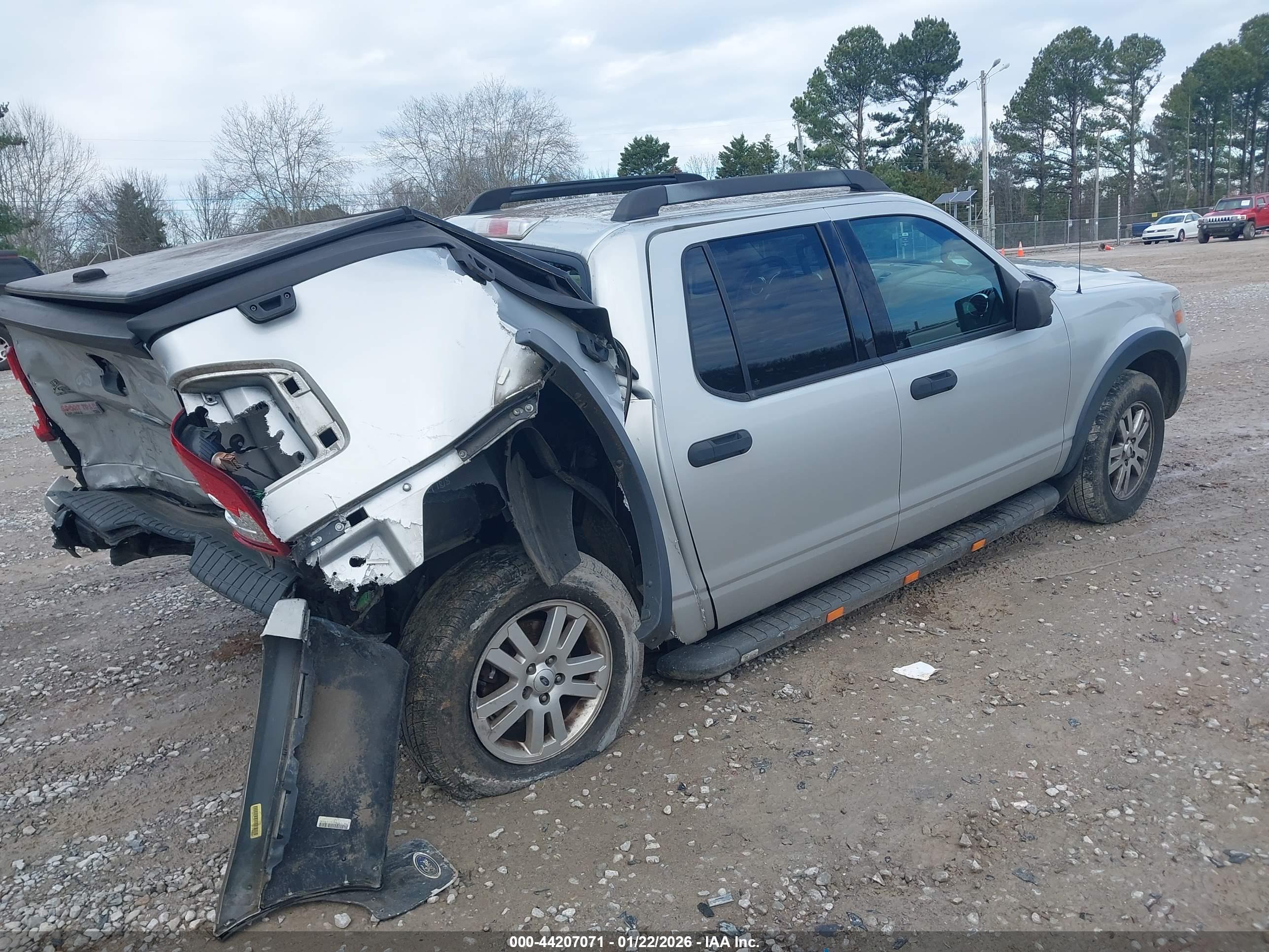 FORD EXPLORER image 4