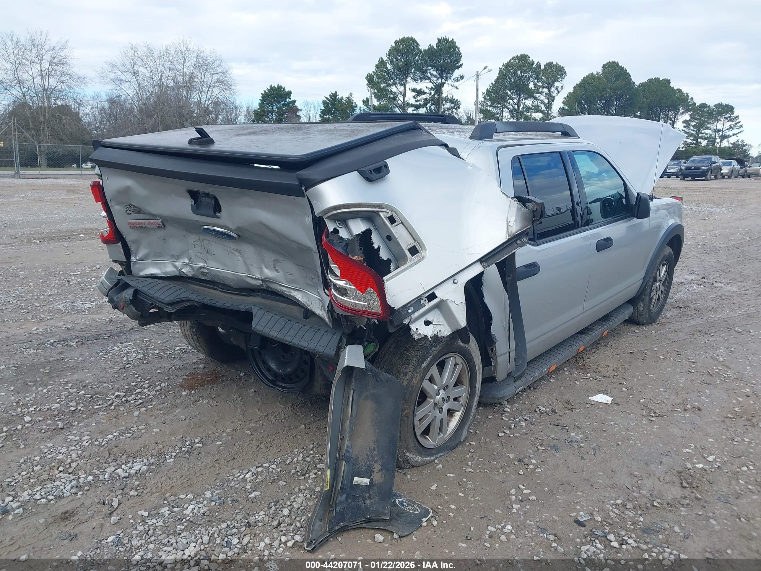 FORD EXPLORER image 6