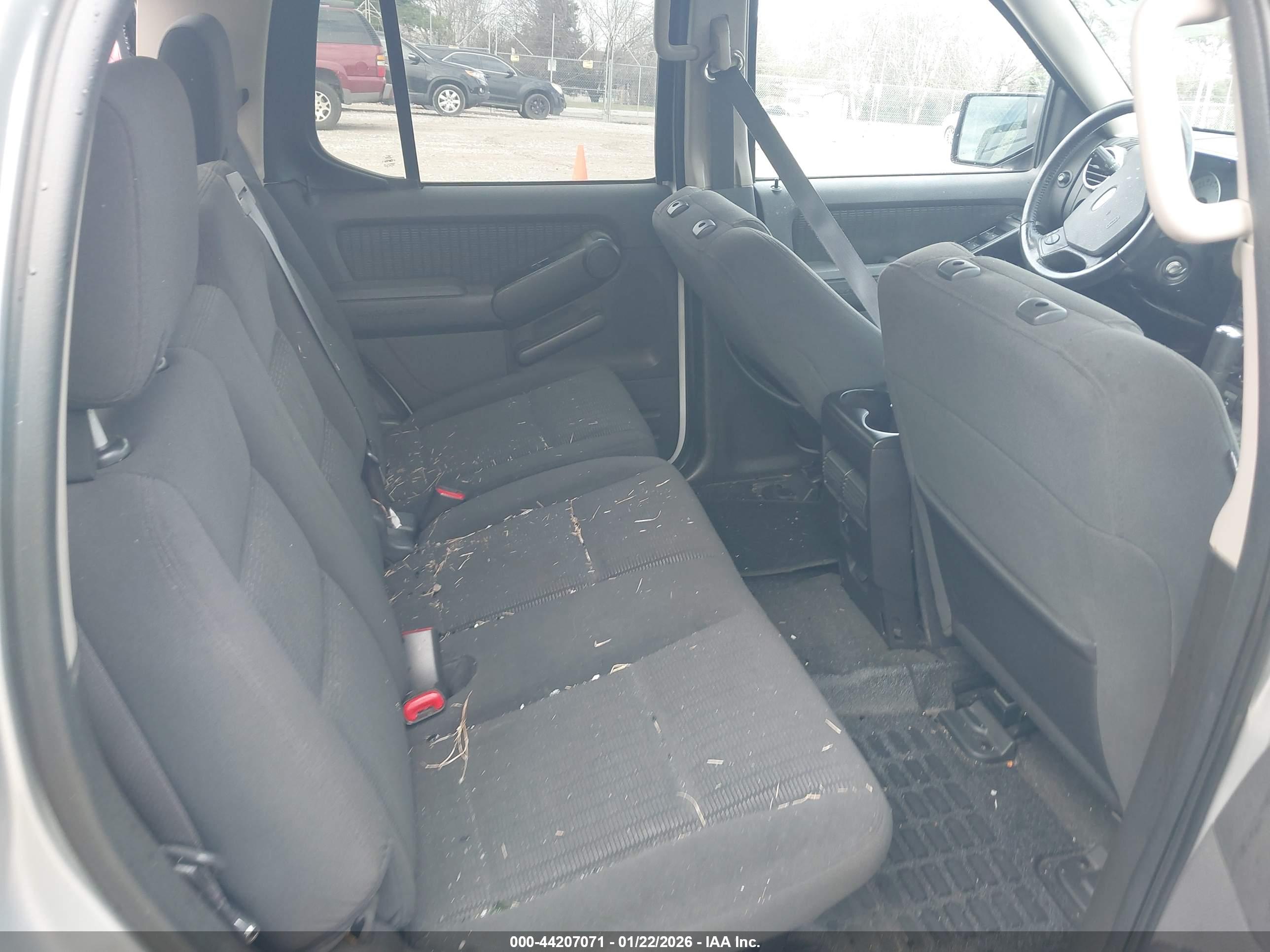 FORD EXPLORER image 8