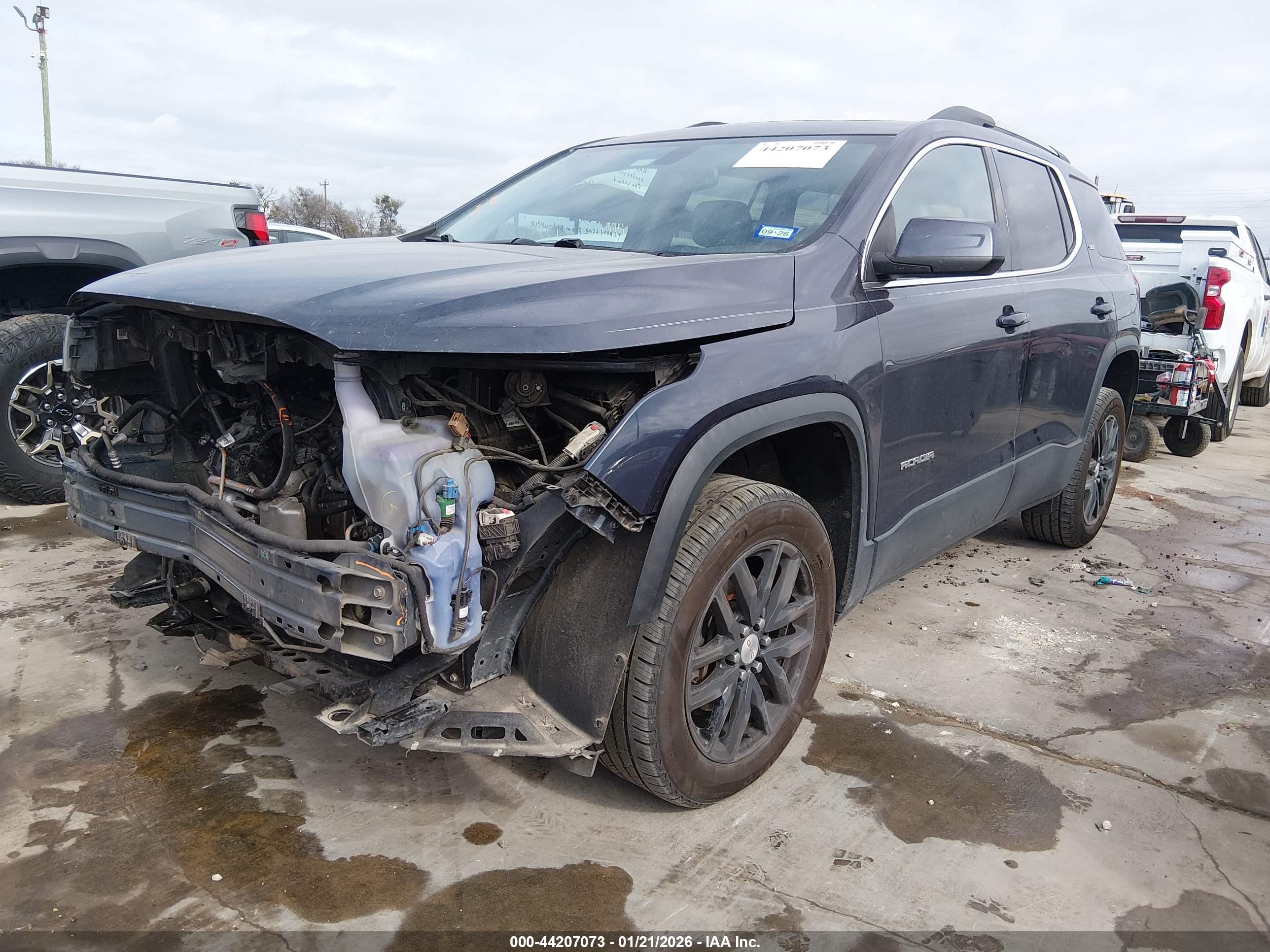GMC ACADIA image 2