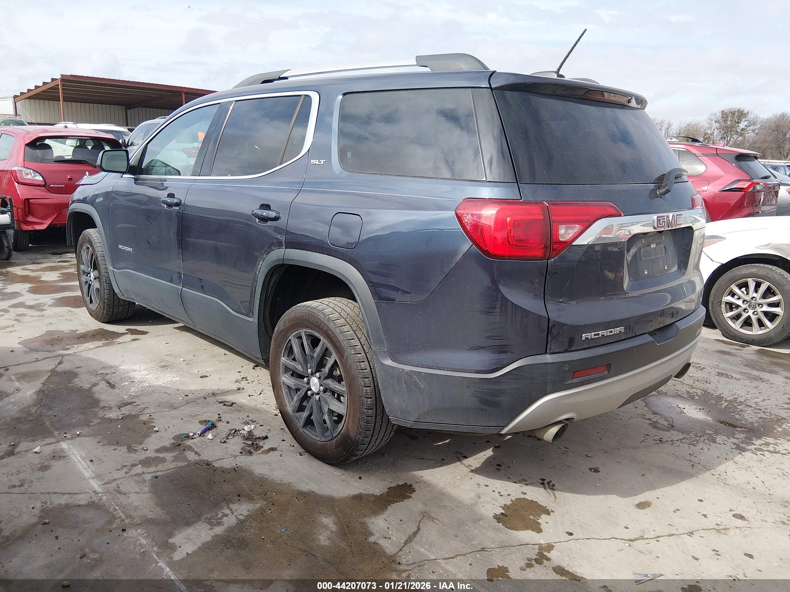 GMC ACADIA image 3