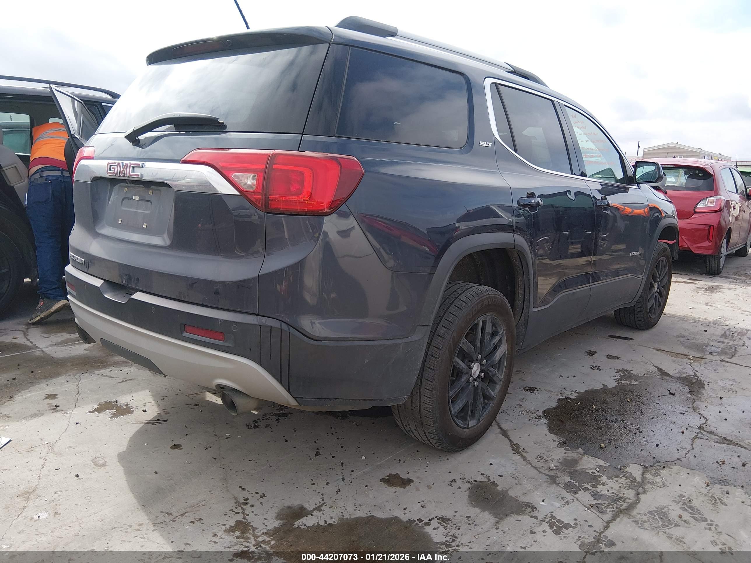 GMC ACADIA image 4