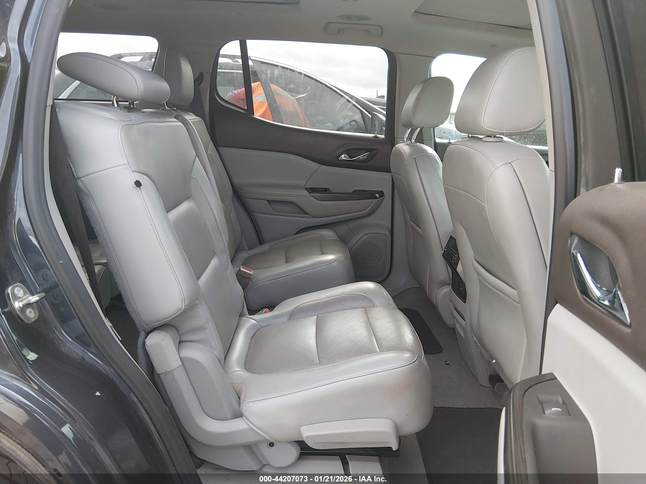 GMC ACADIA image 8