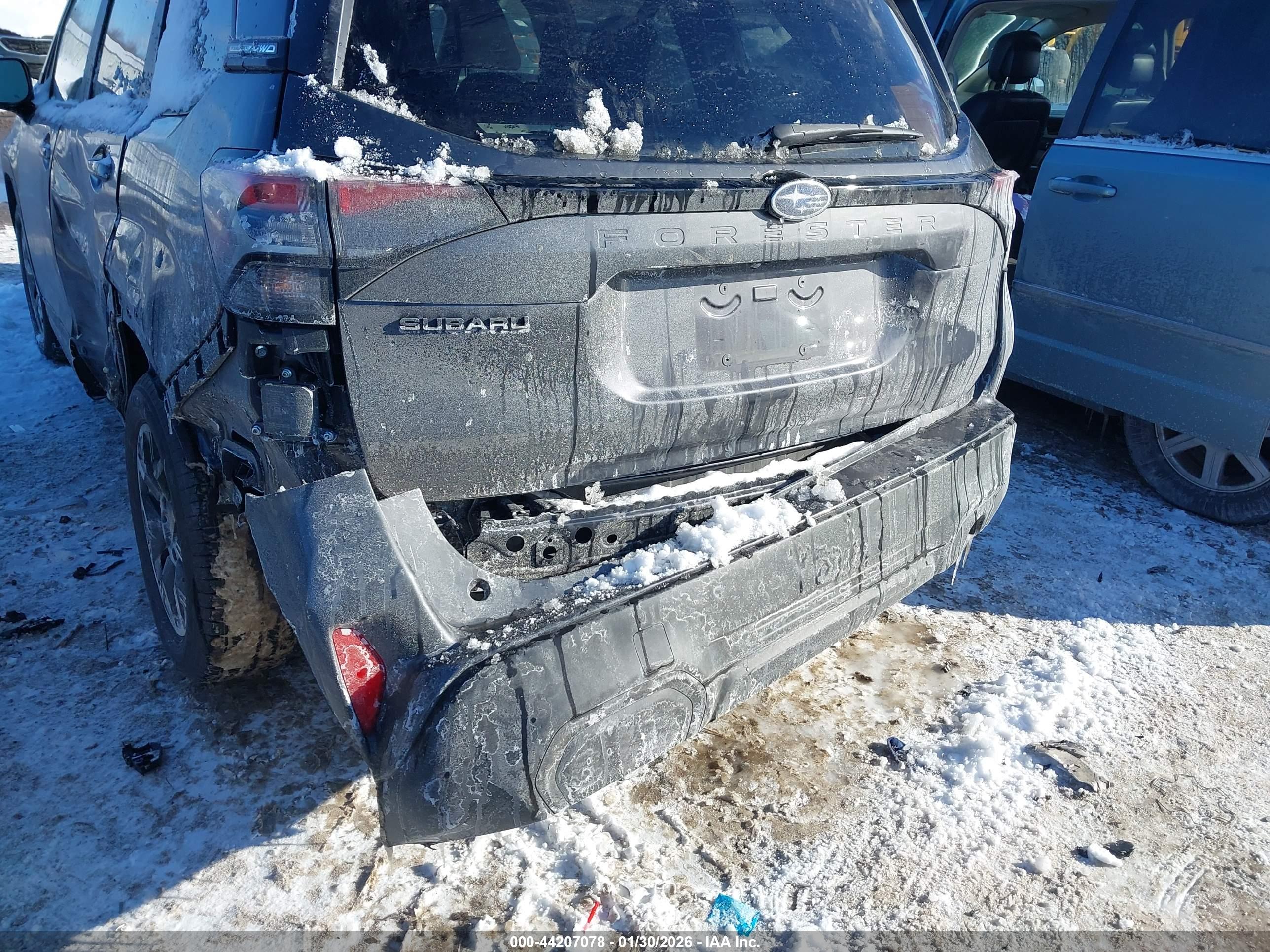 SUBARU FORESTER image 6