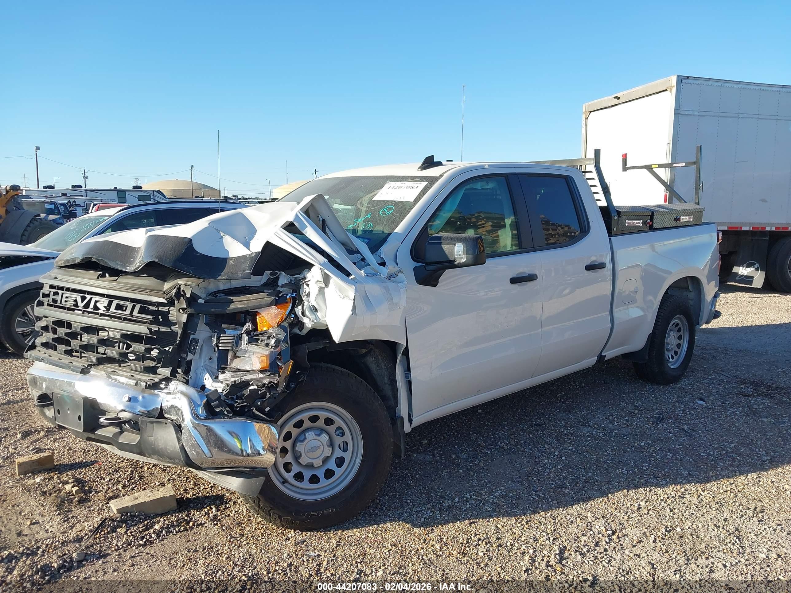 CHEVROLET SILVERADO image 2