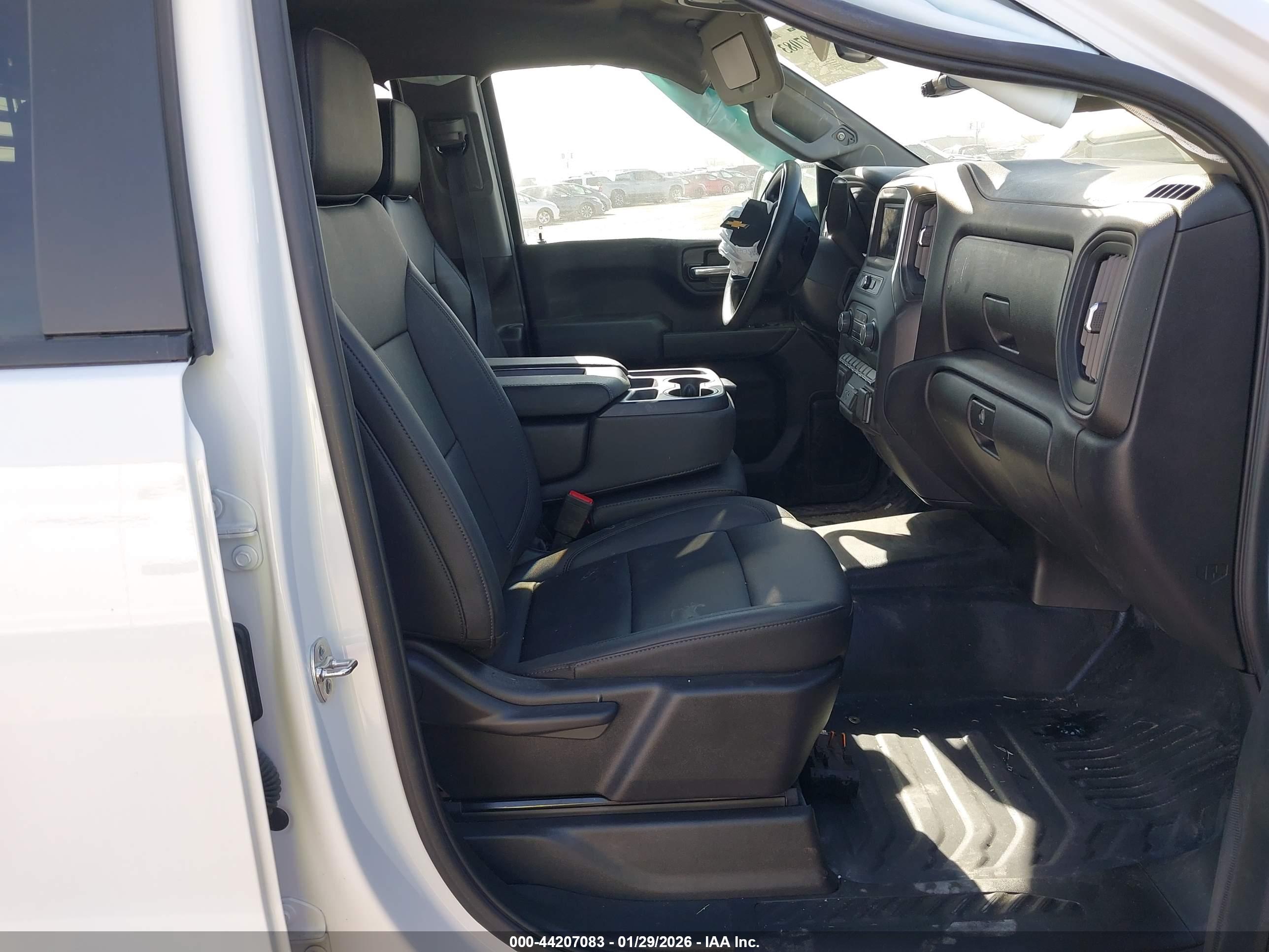 CHEVROLET SILVERADO image 5