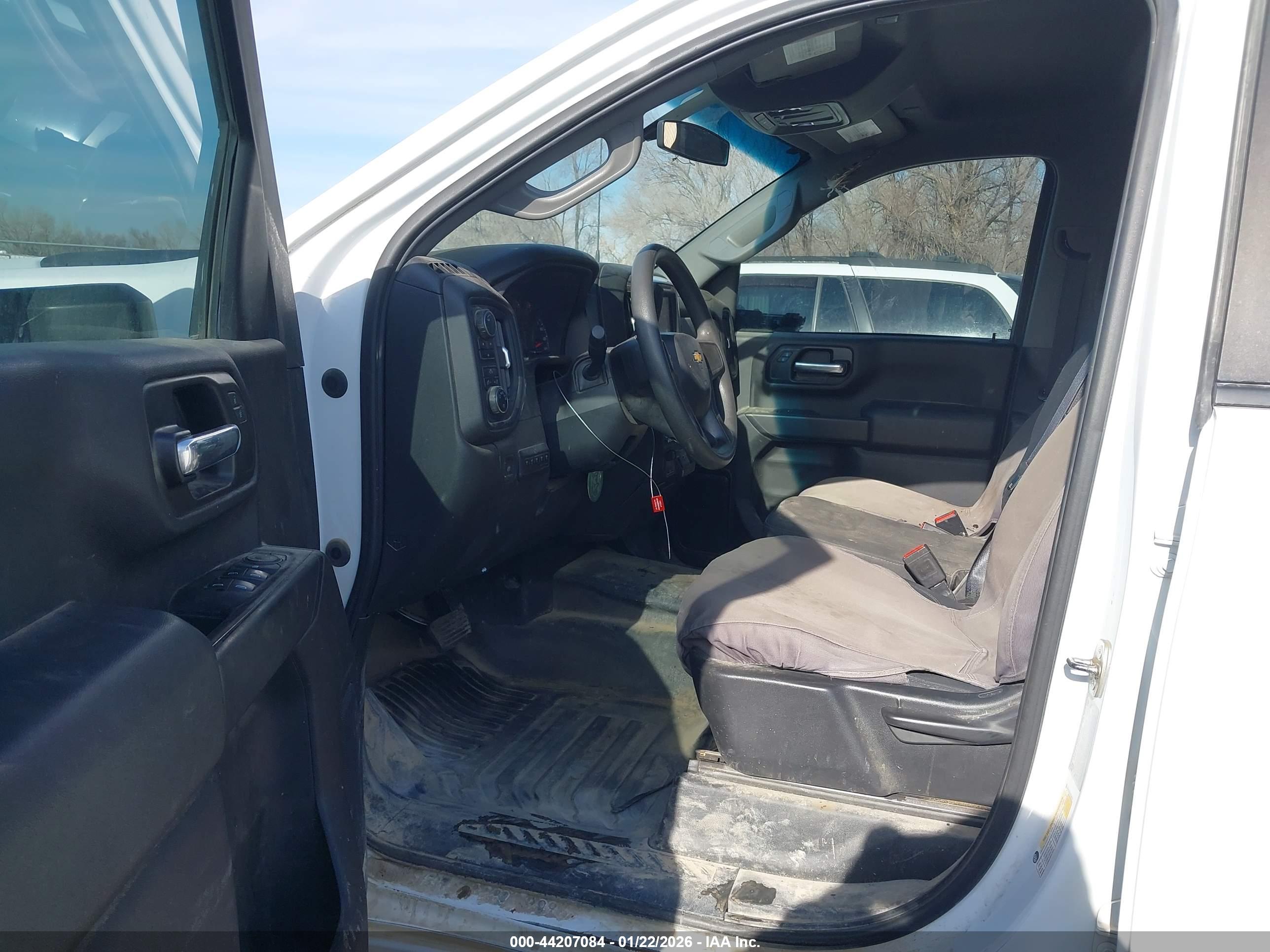 CHEVROLET SILVERADO image 7