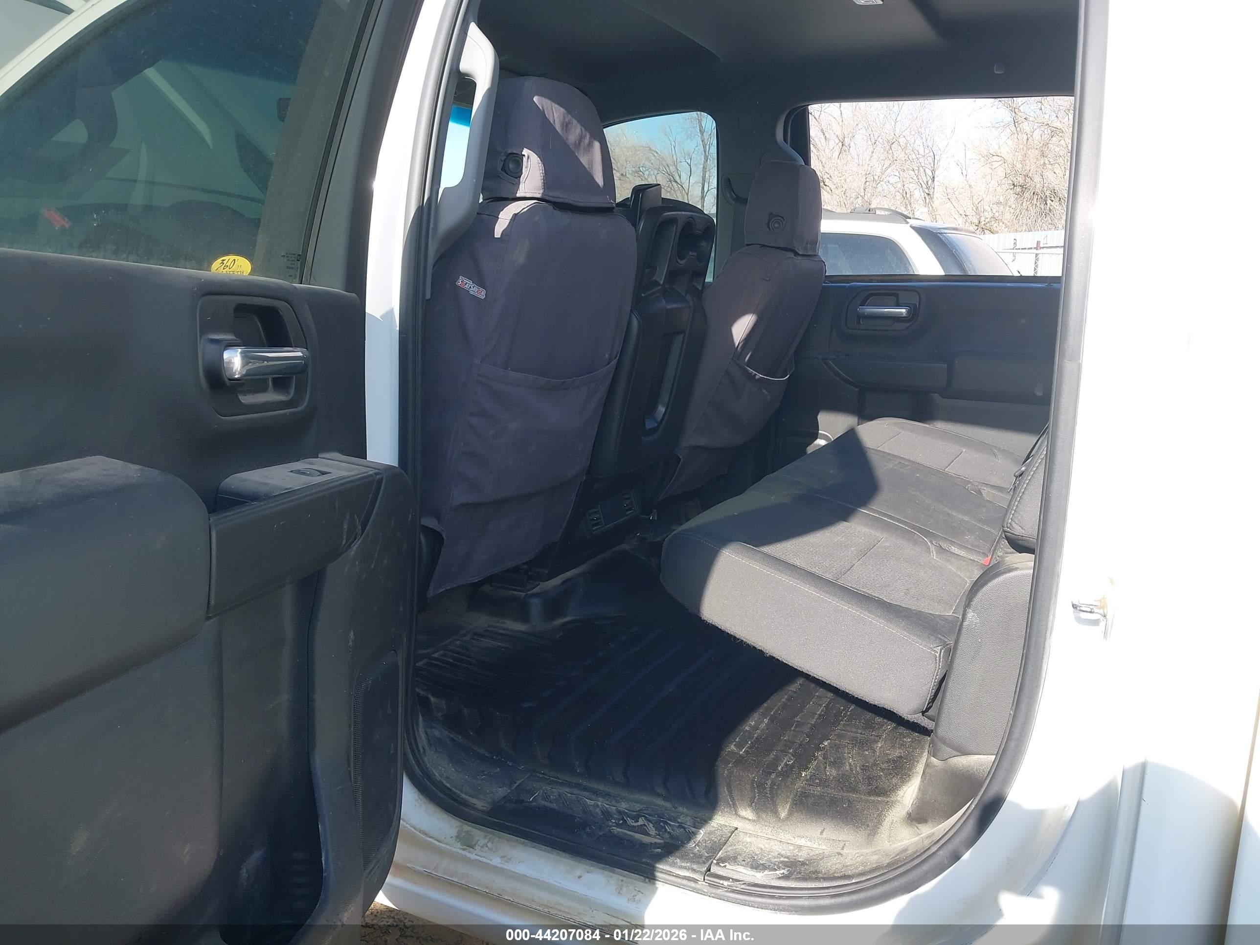 CHEVROLET SILVERADO image 8