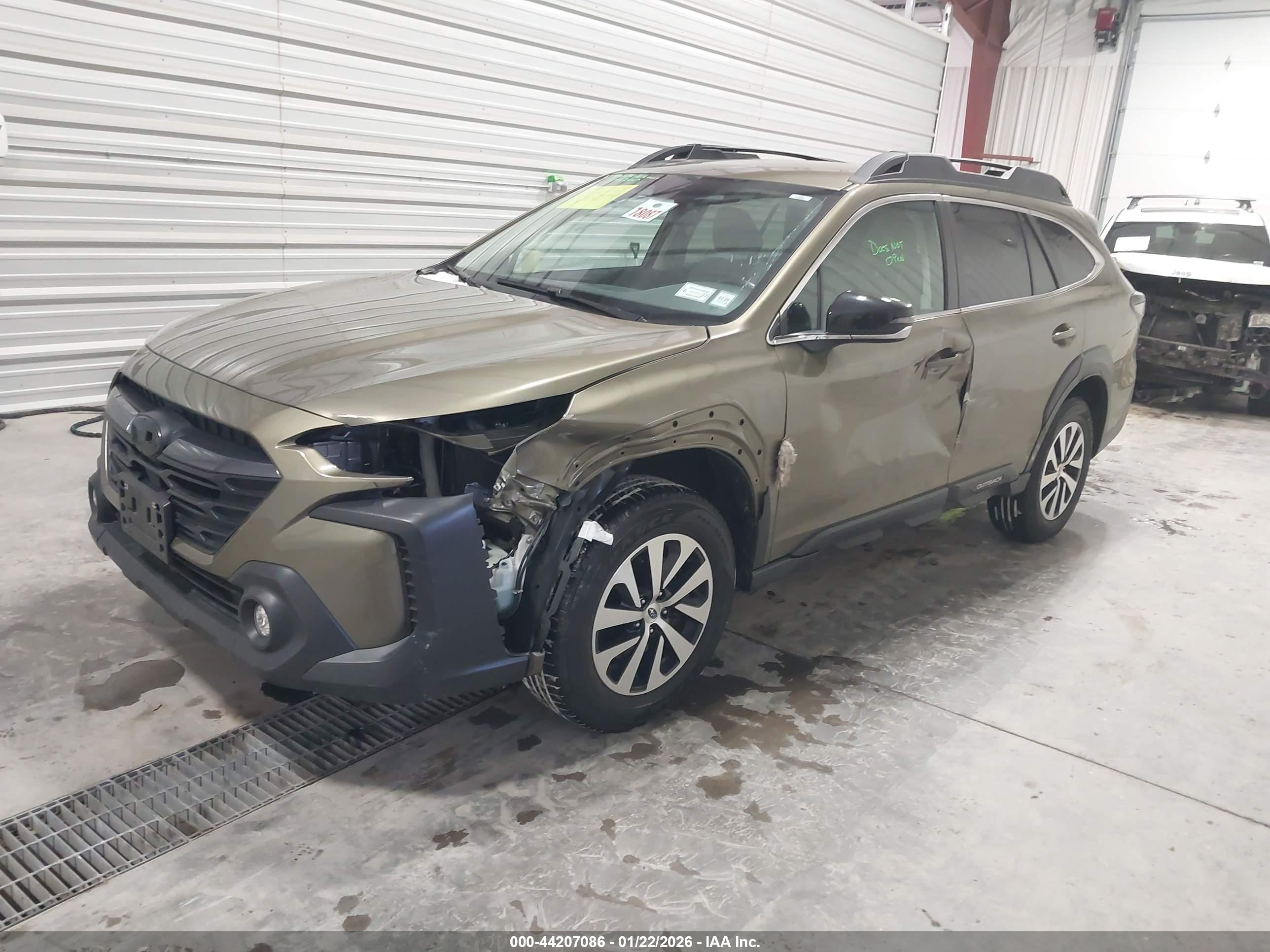 SUBARU OUTBACK image 2