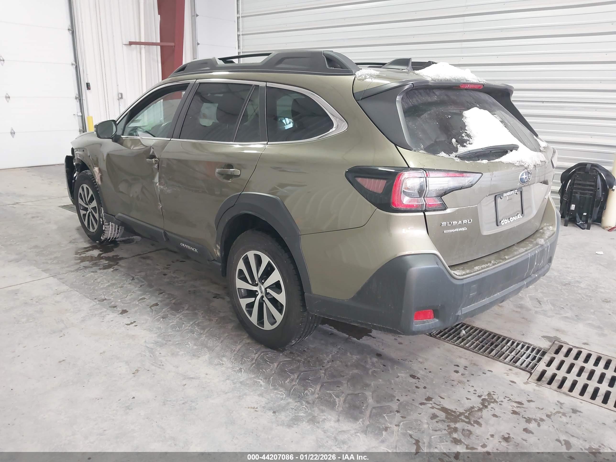 SUBARU OUTBACK image 3