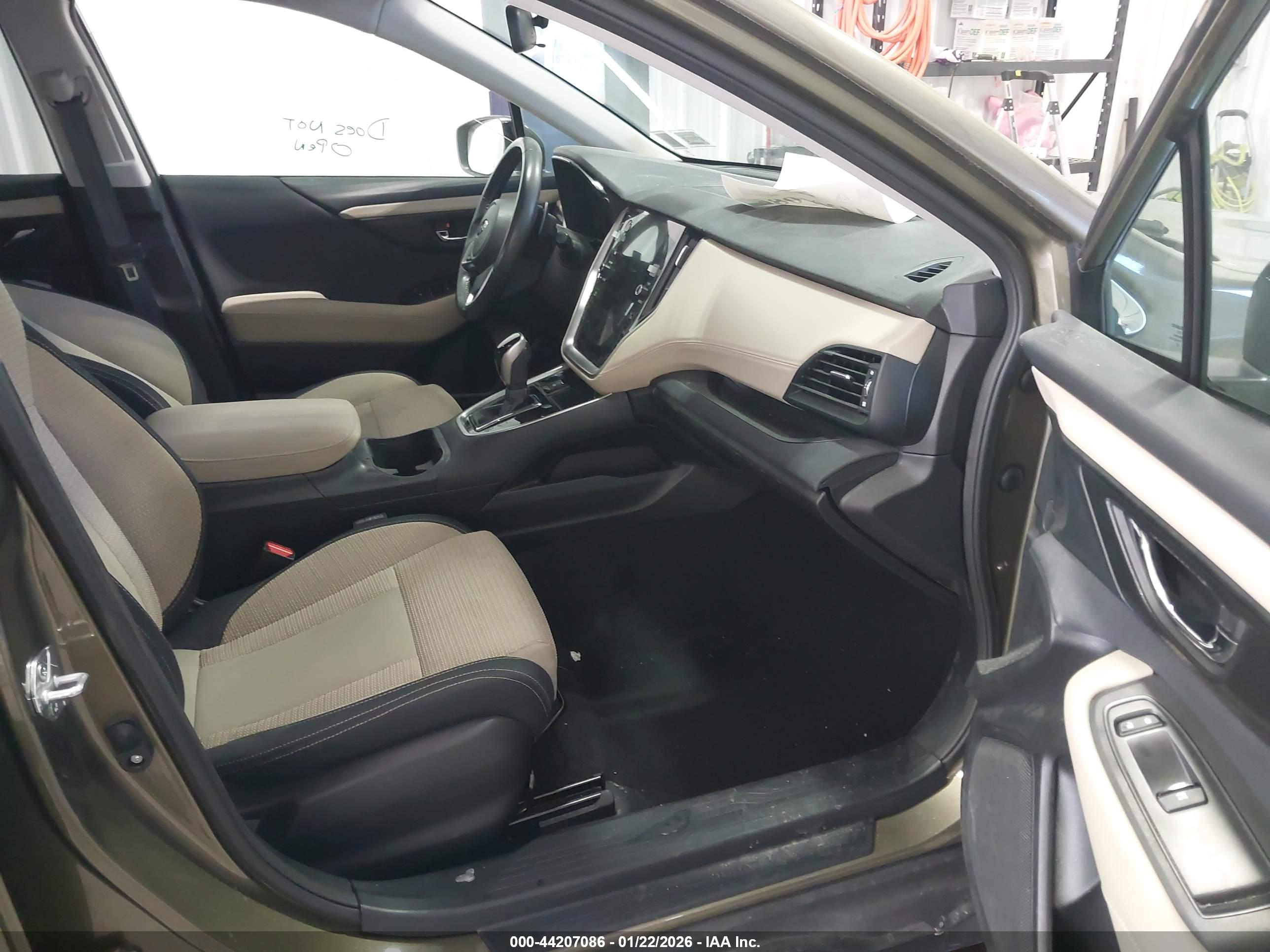 SUBARU OUTBACK image 5