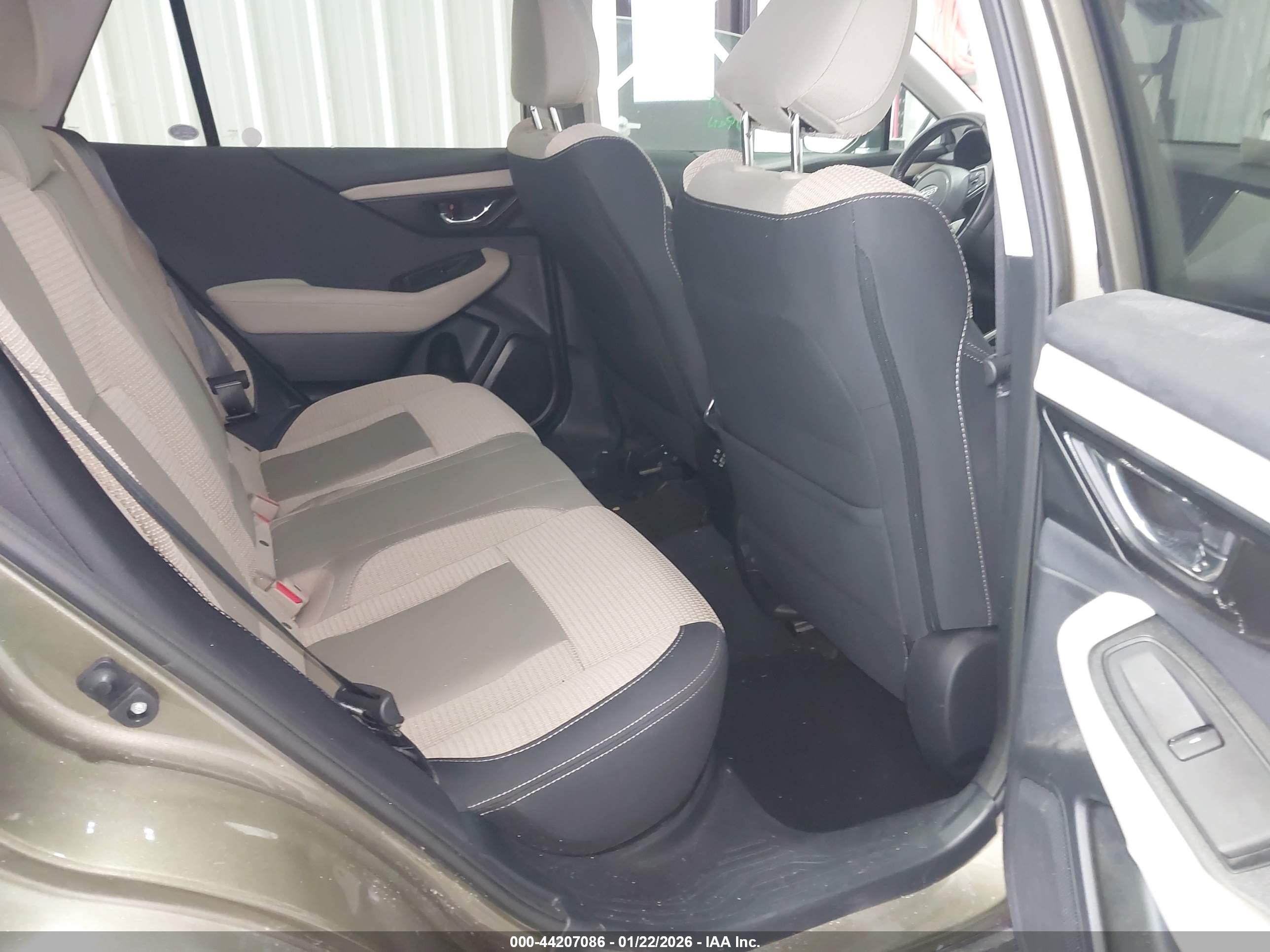 SUBARU OUTBACK image 8