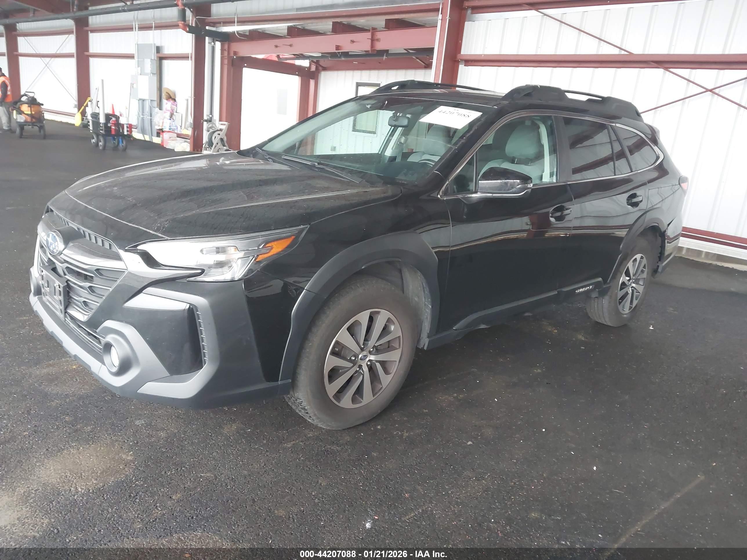 SUBARU OUTBACK image 2