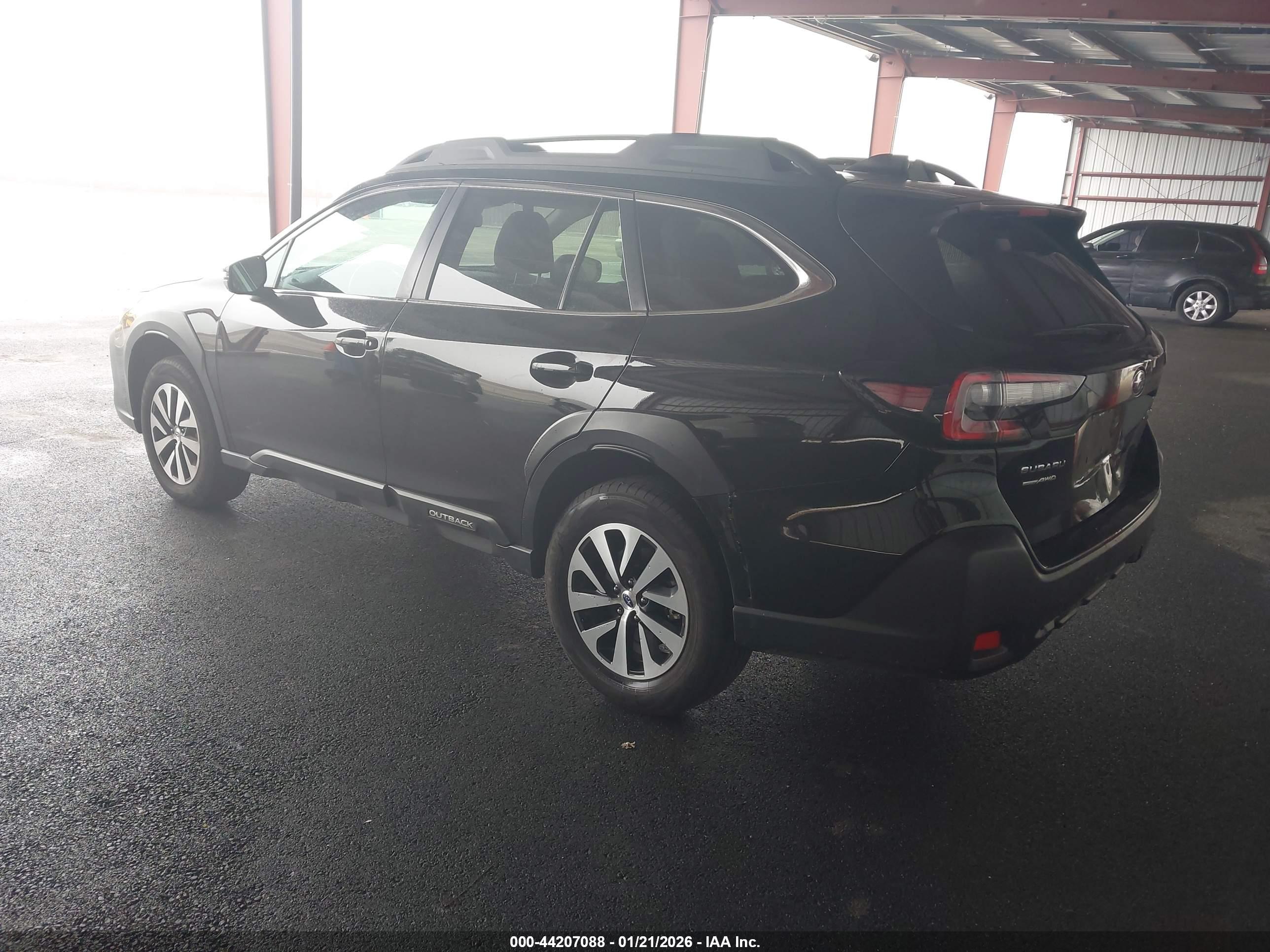 SUBARU OUTBACK image 3