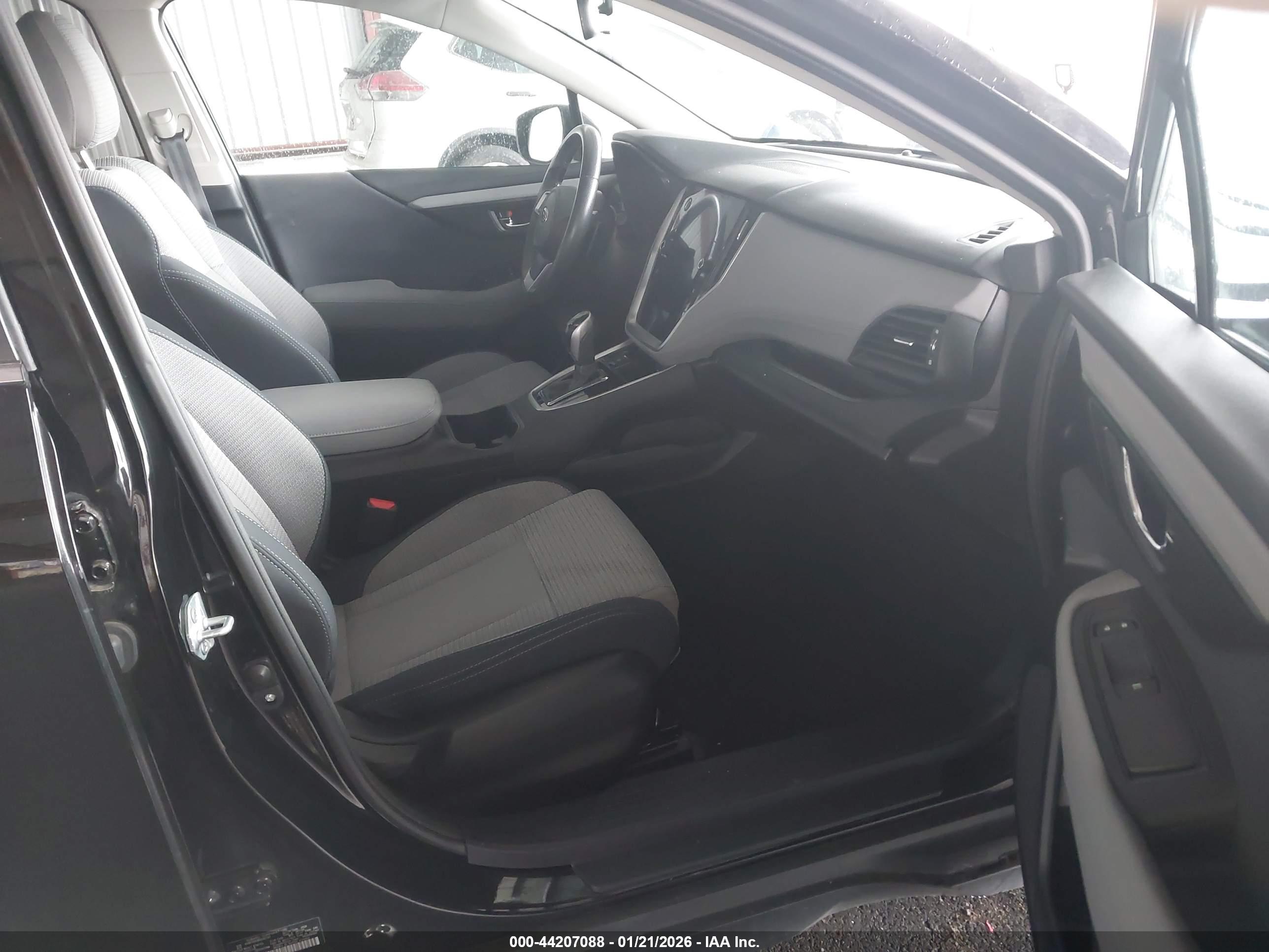 SUBARU OUTBACK image 5