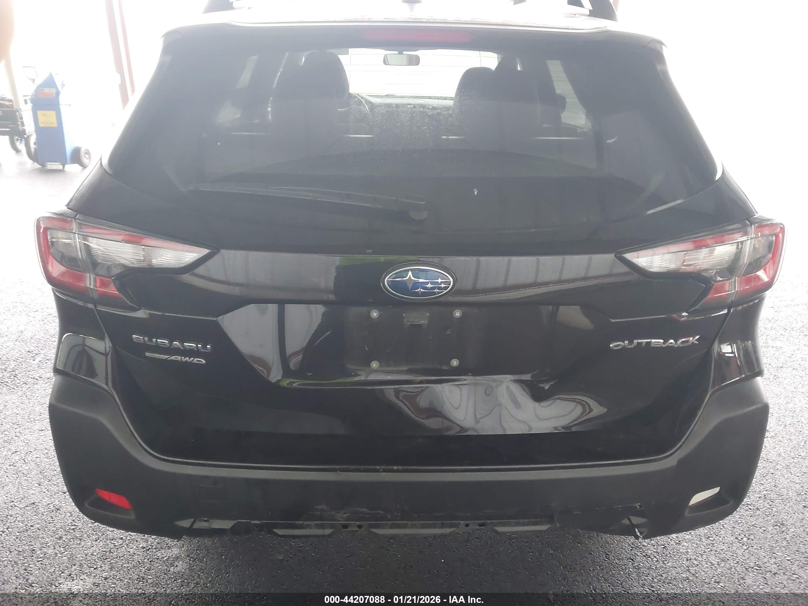 SUBARU OUTBACK image 6