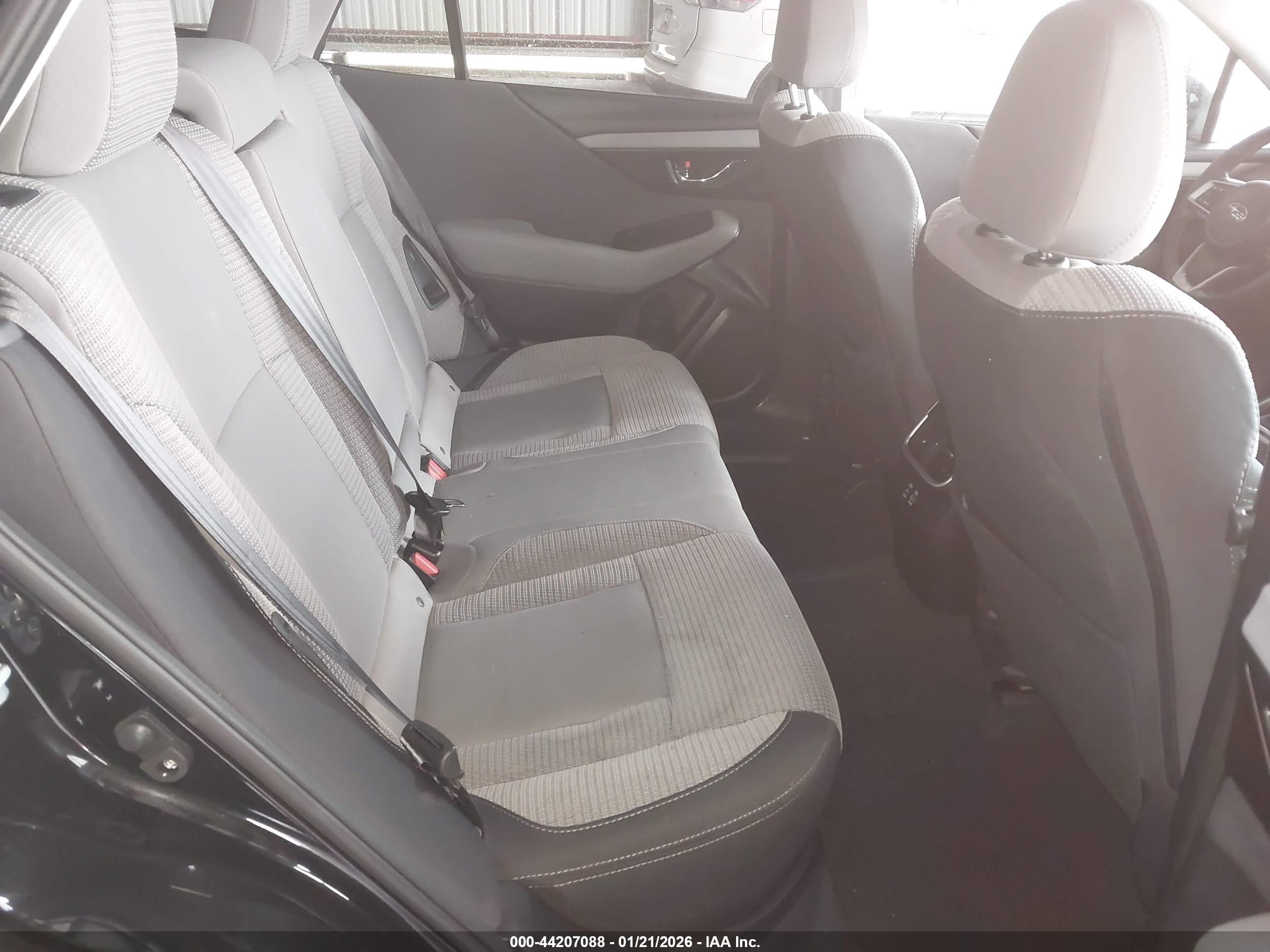 SUBARU OUTBACK image 8