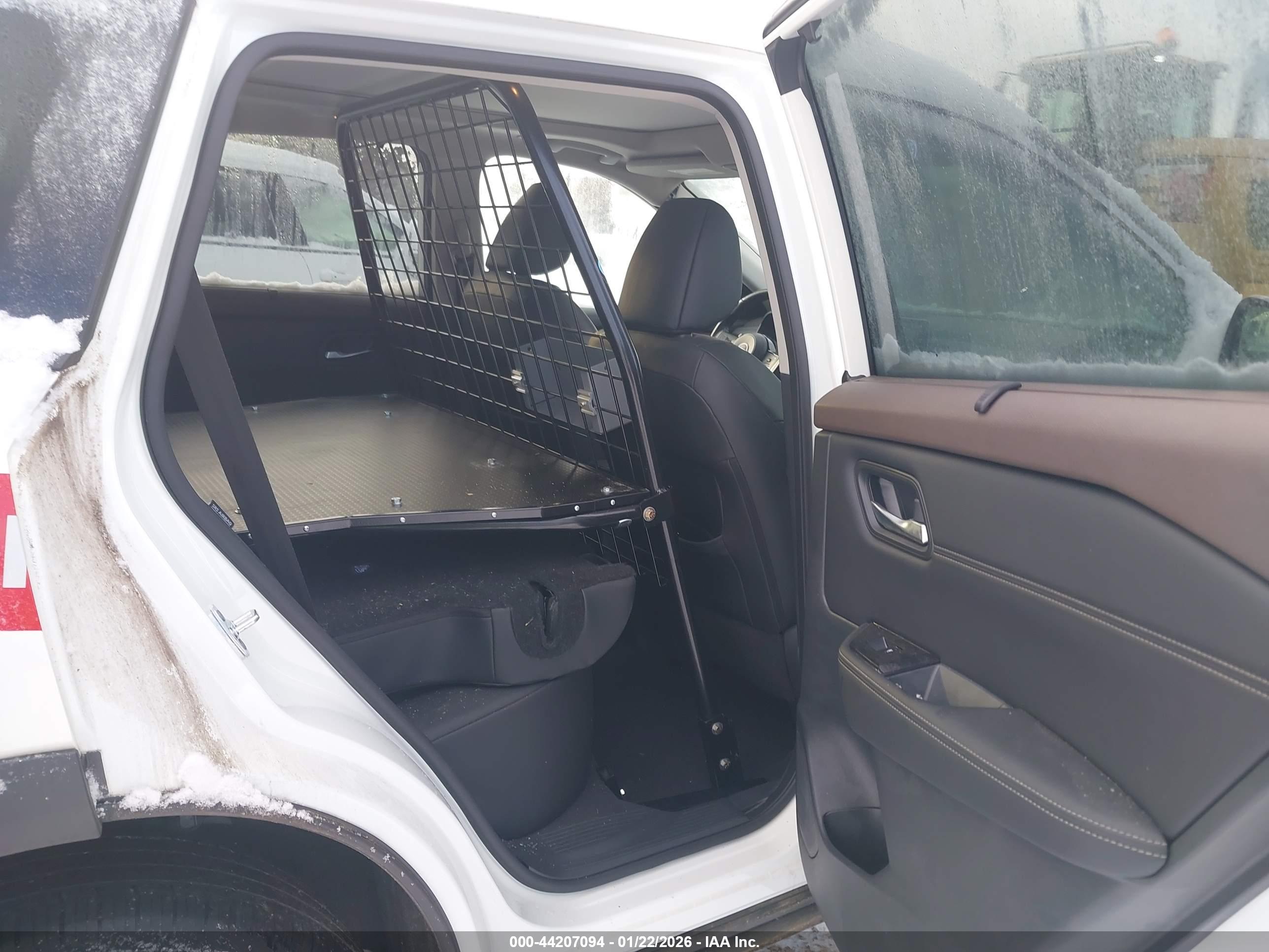 NISSAN ROGUE image 8