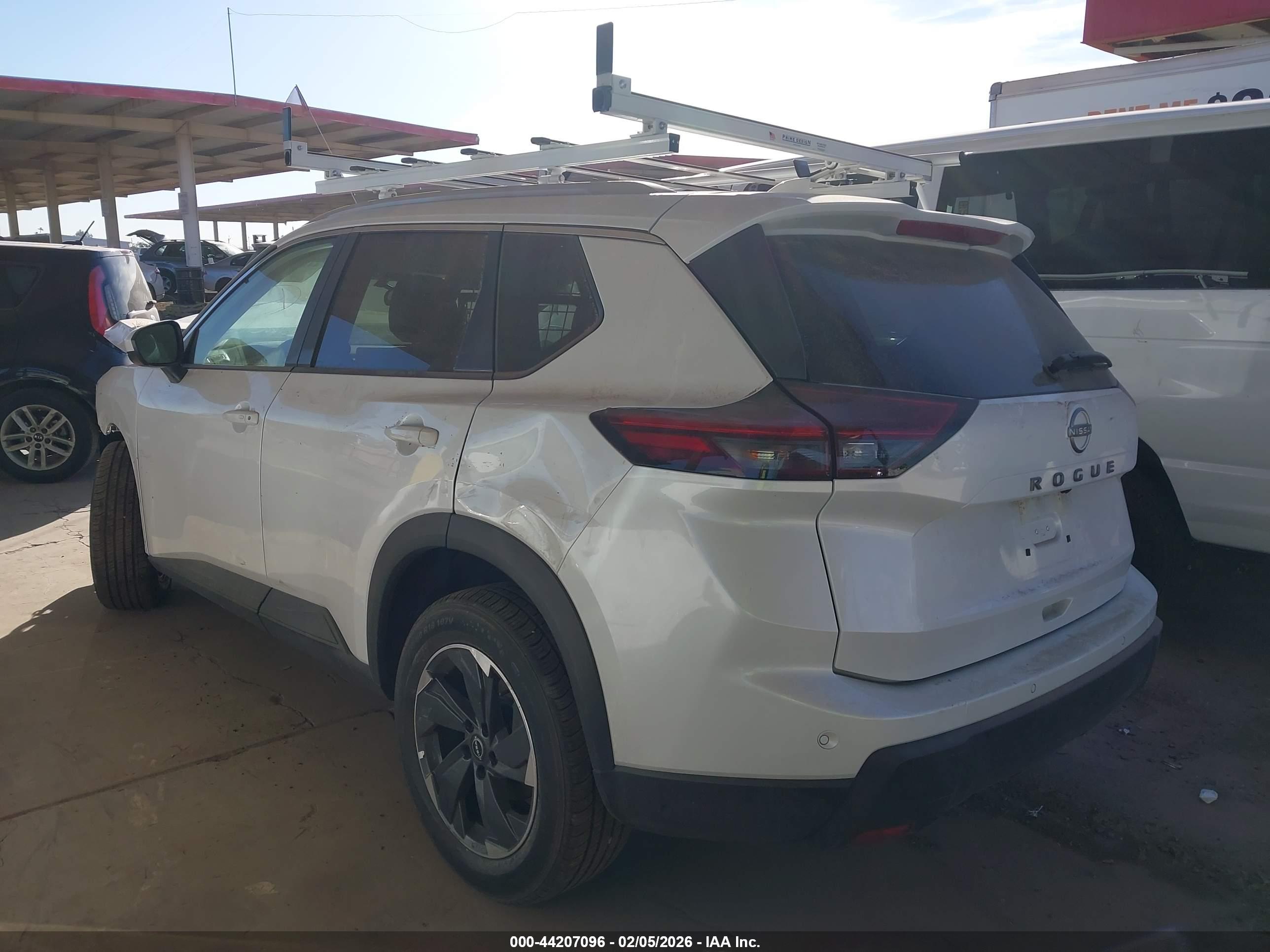 NISSAN ROGUE image 3