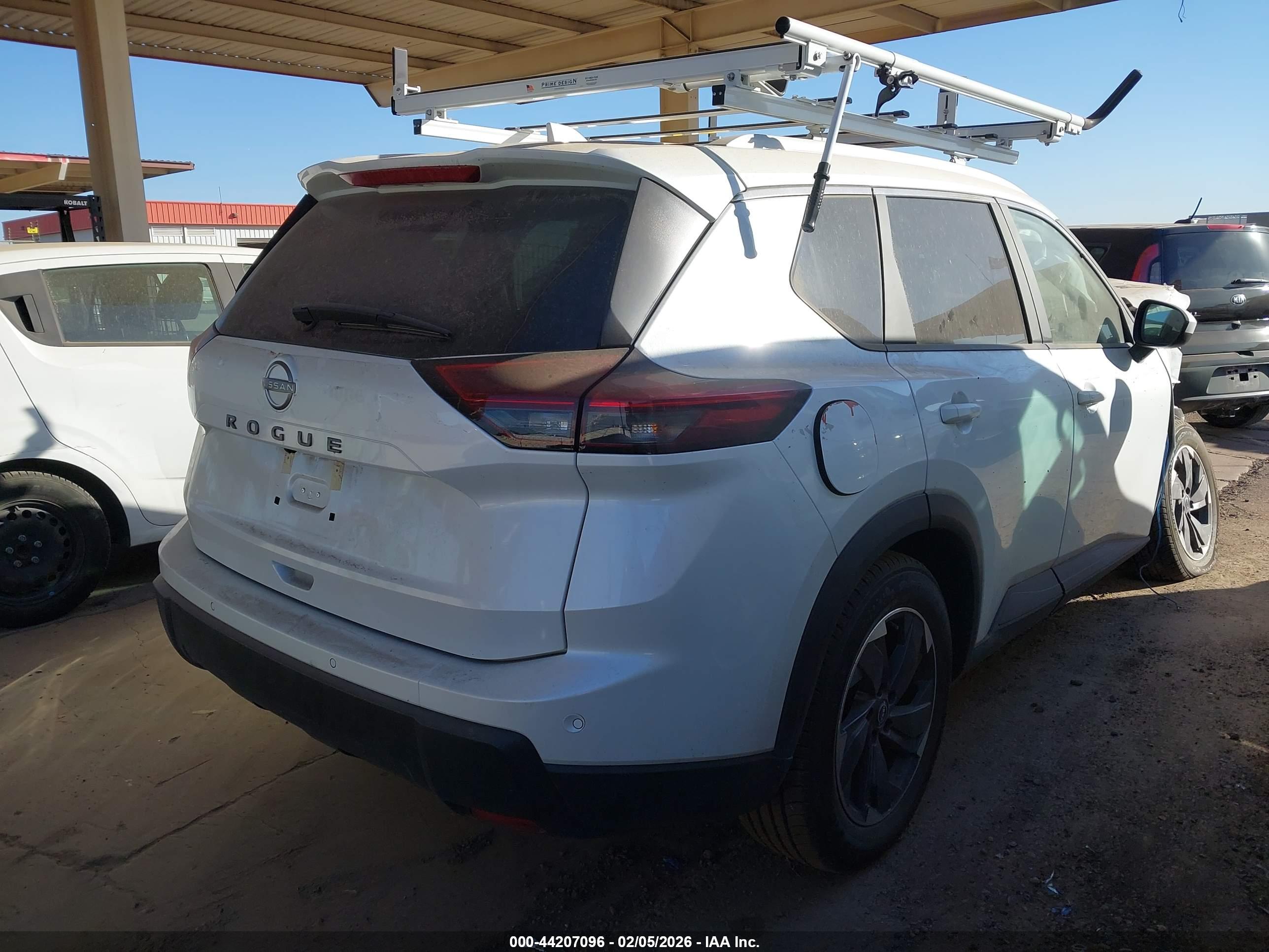 NISSAN ROGUE image 4