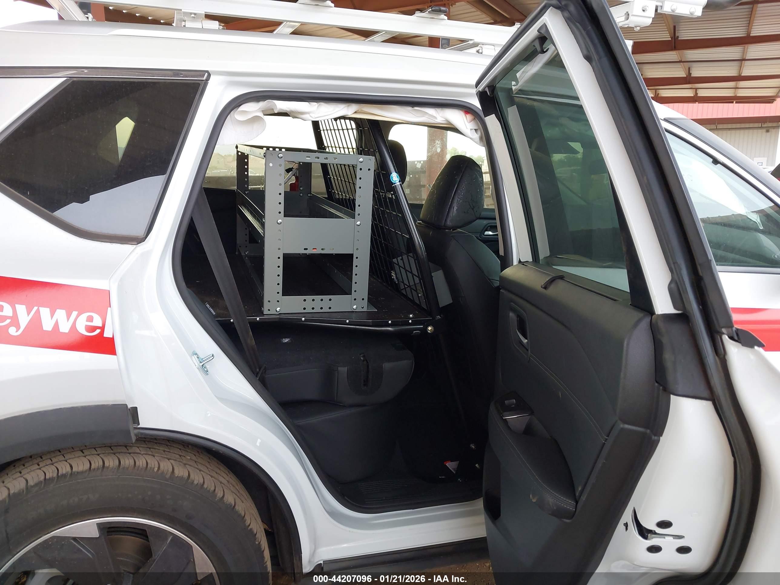 NISSAN ROGUE image 8
