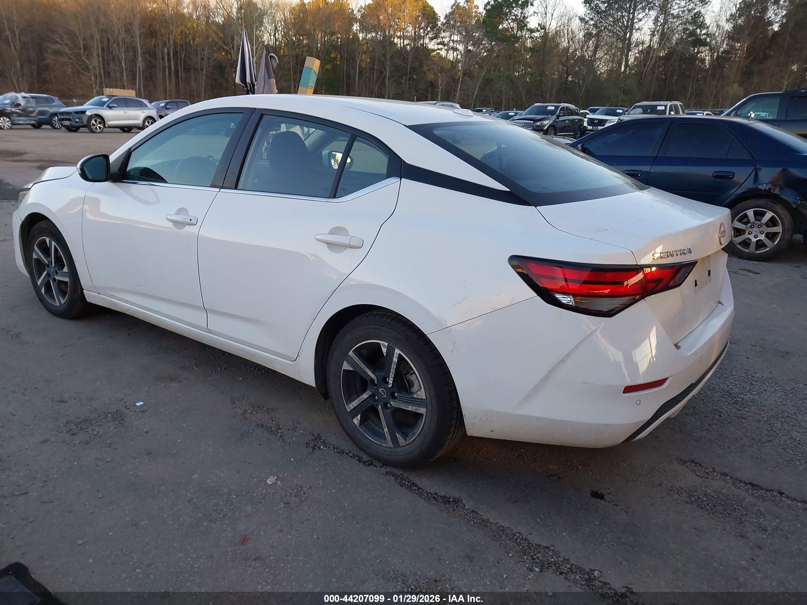 NISSAN SENTRA image 3