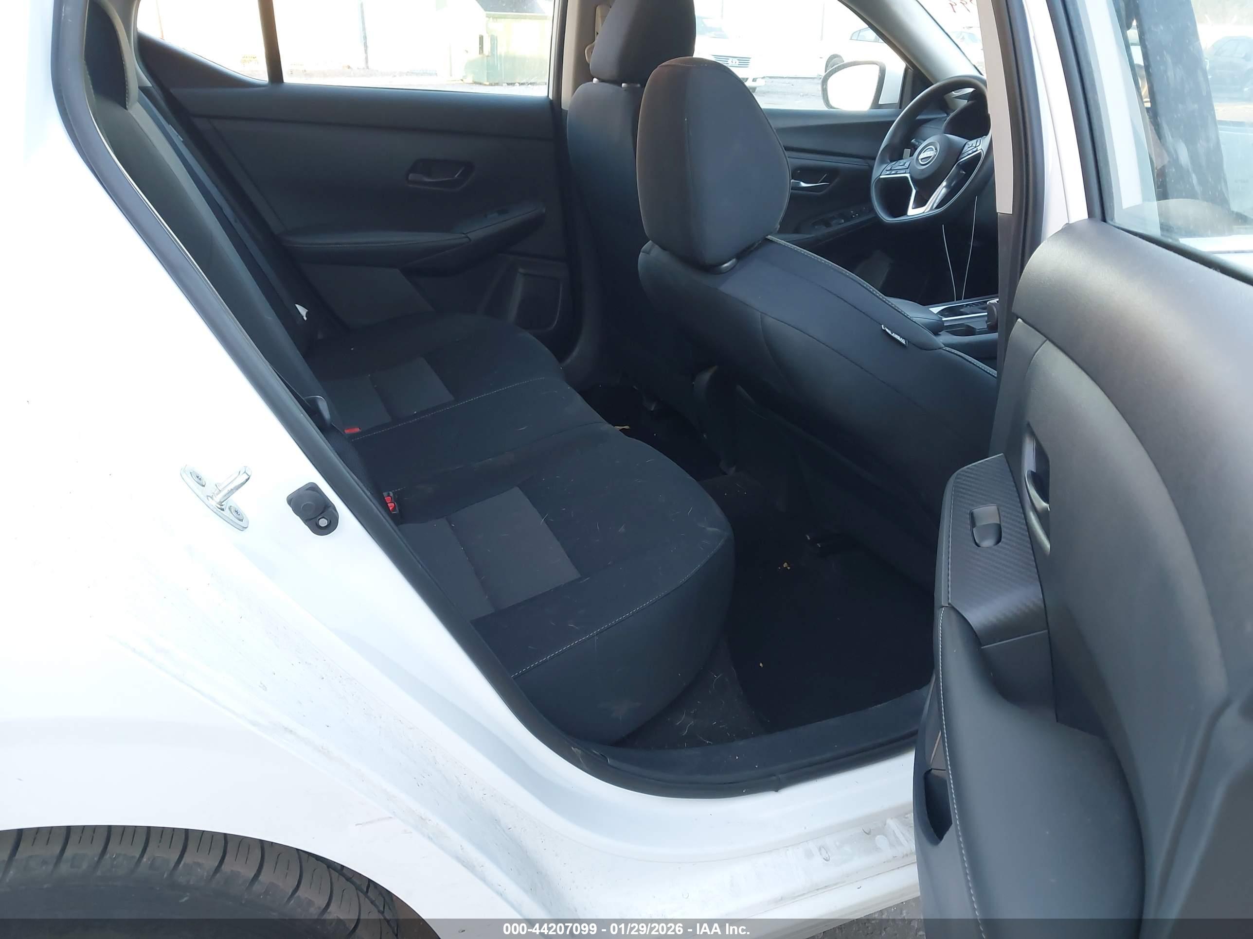 NISSAN SENTRA image 8