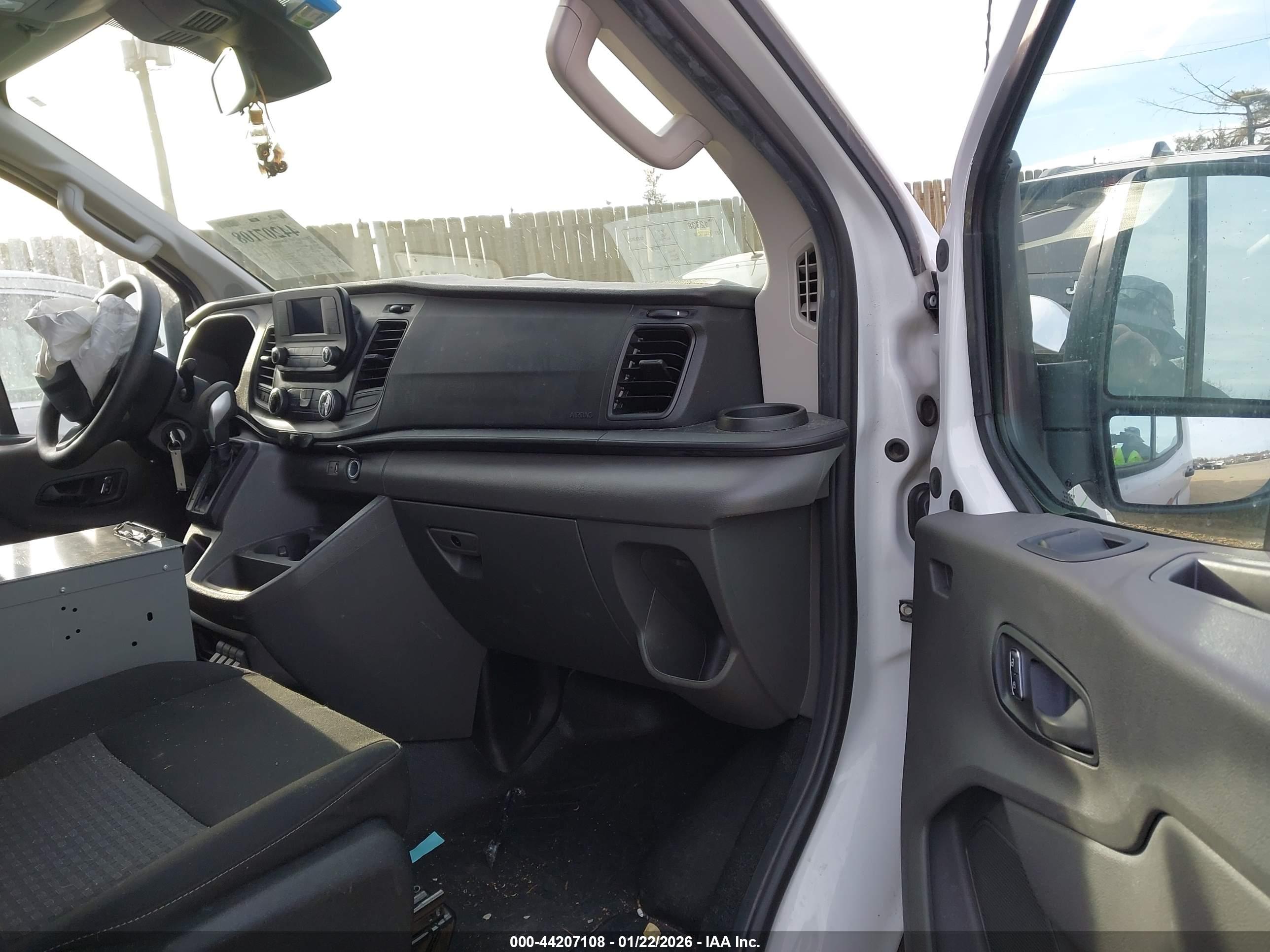 FORD TRANSIT-150 image 5