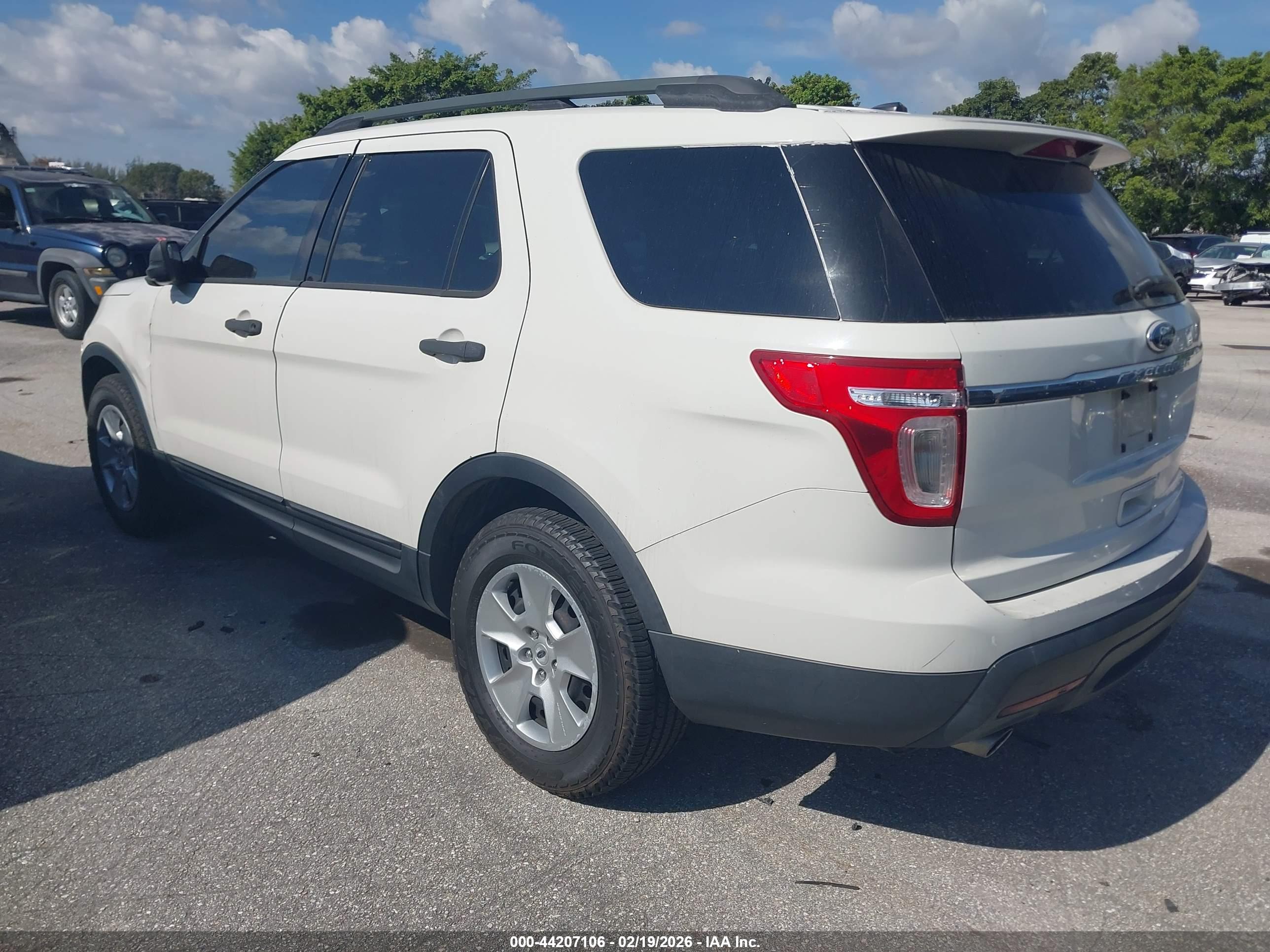 FORD EXPLORER image 3