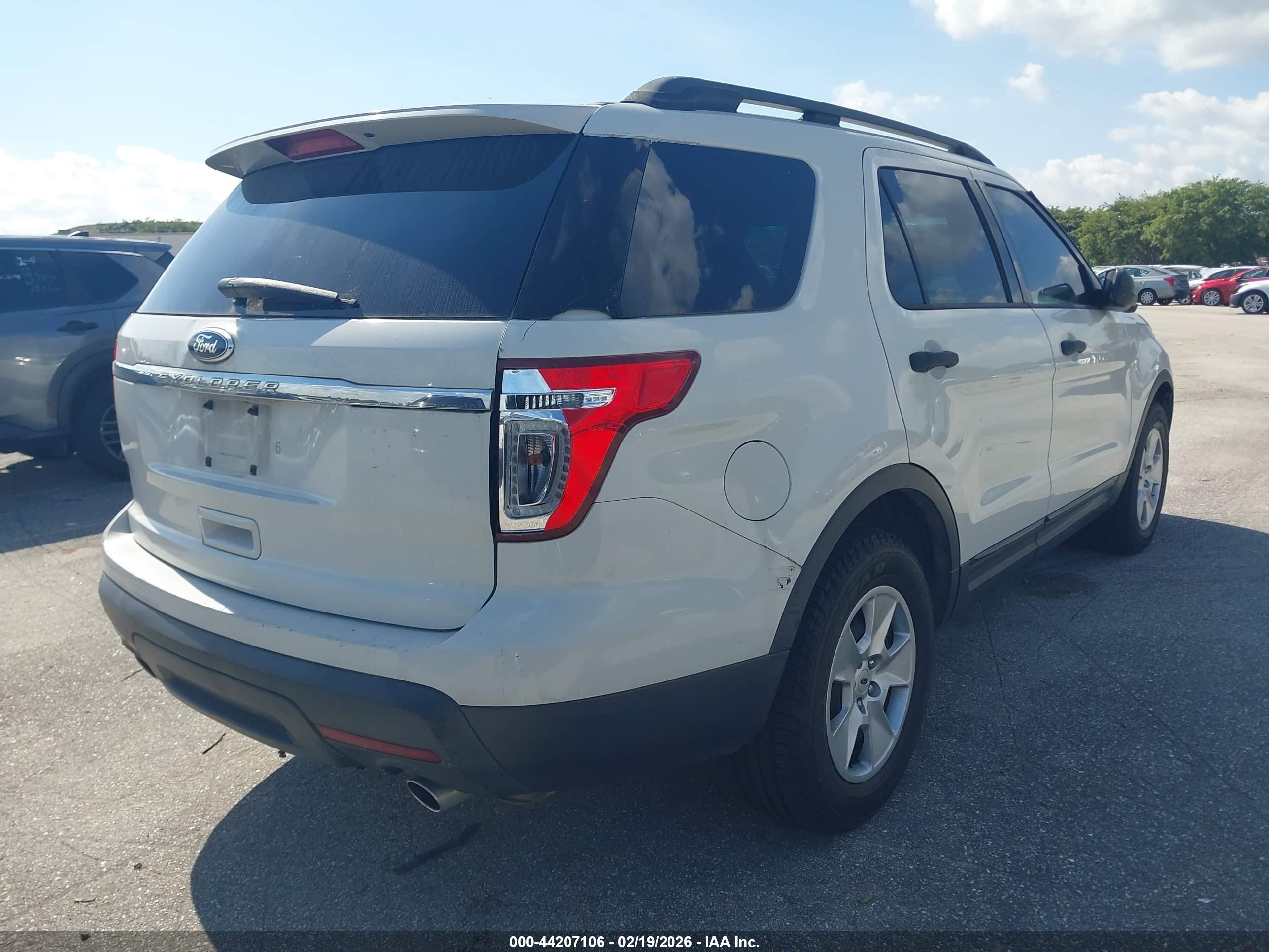 FORD EXPLORER image 4