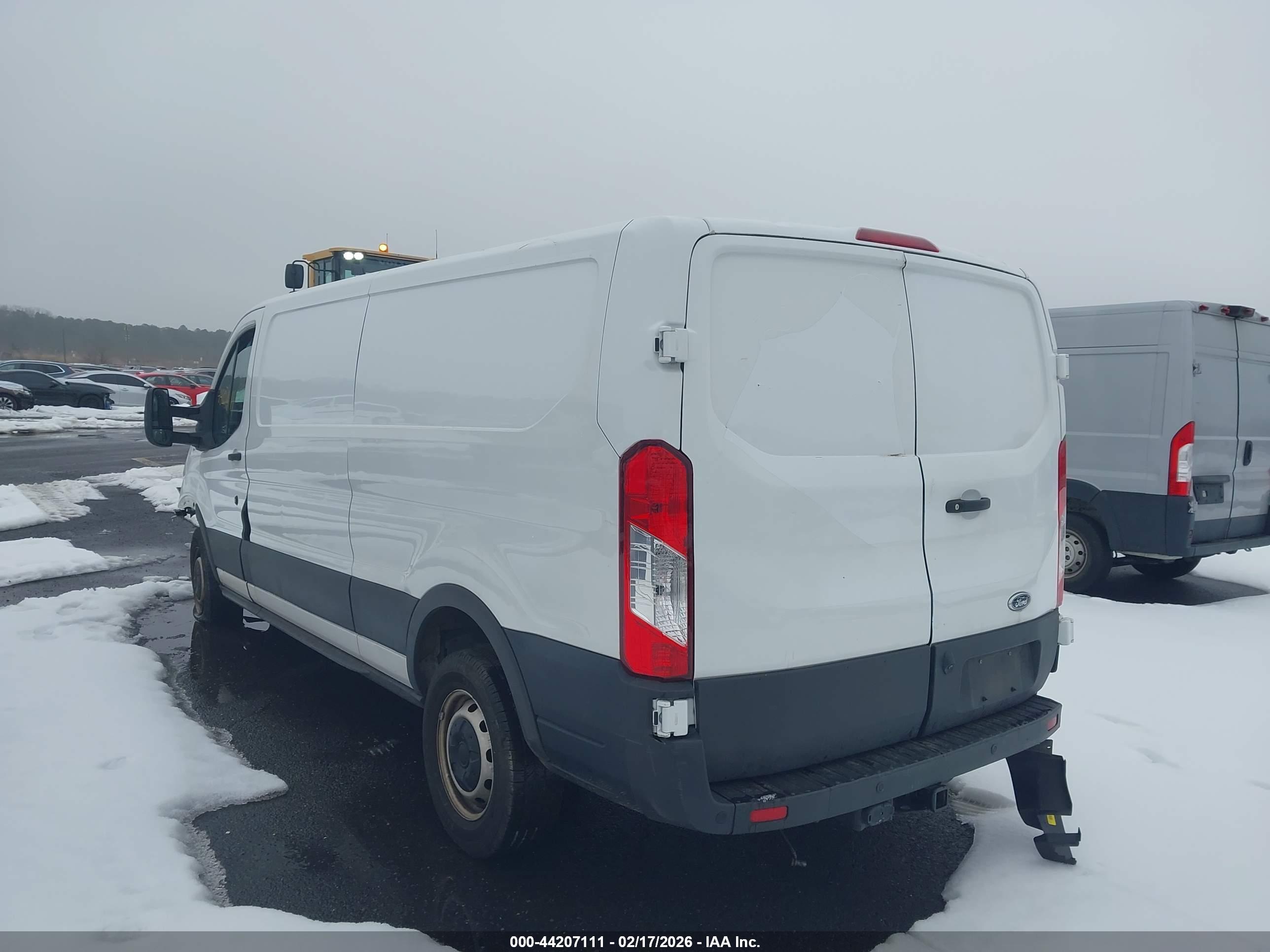 FORD TRANSIT-250 image 3