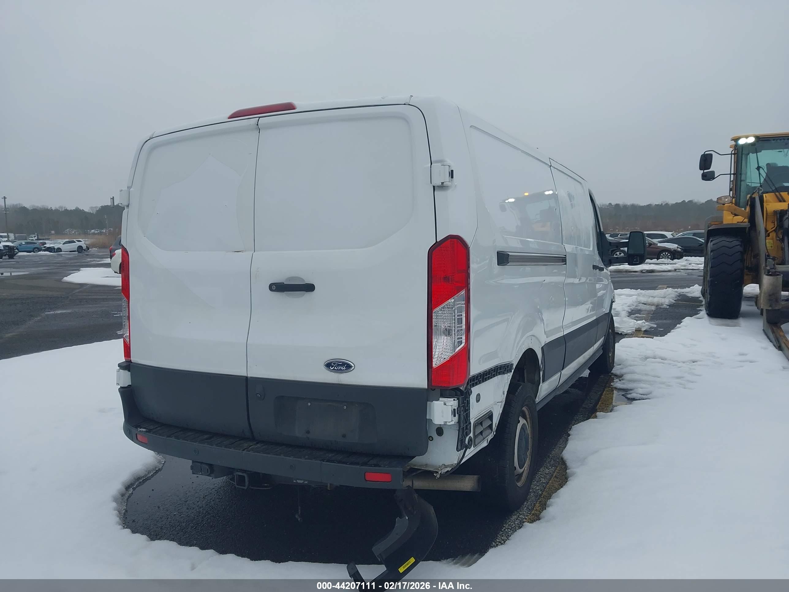 FORD TRANSIT-250 image 4