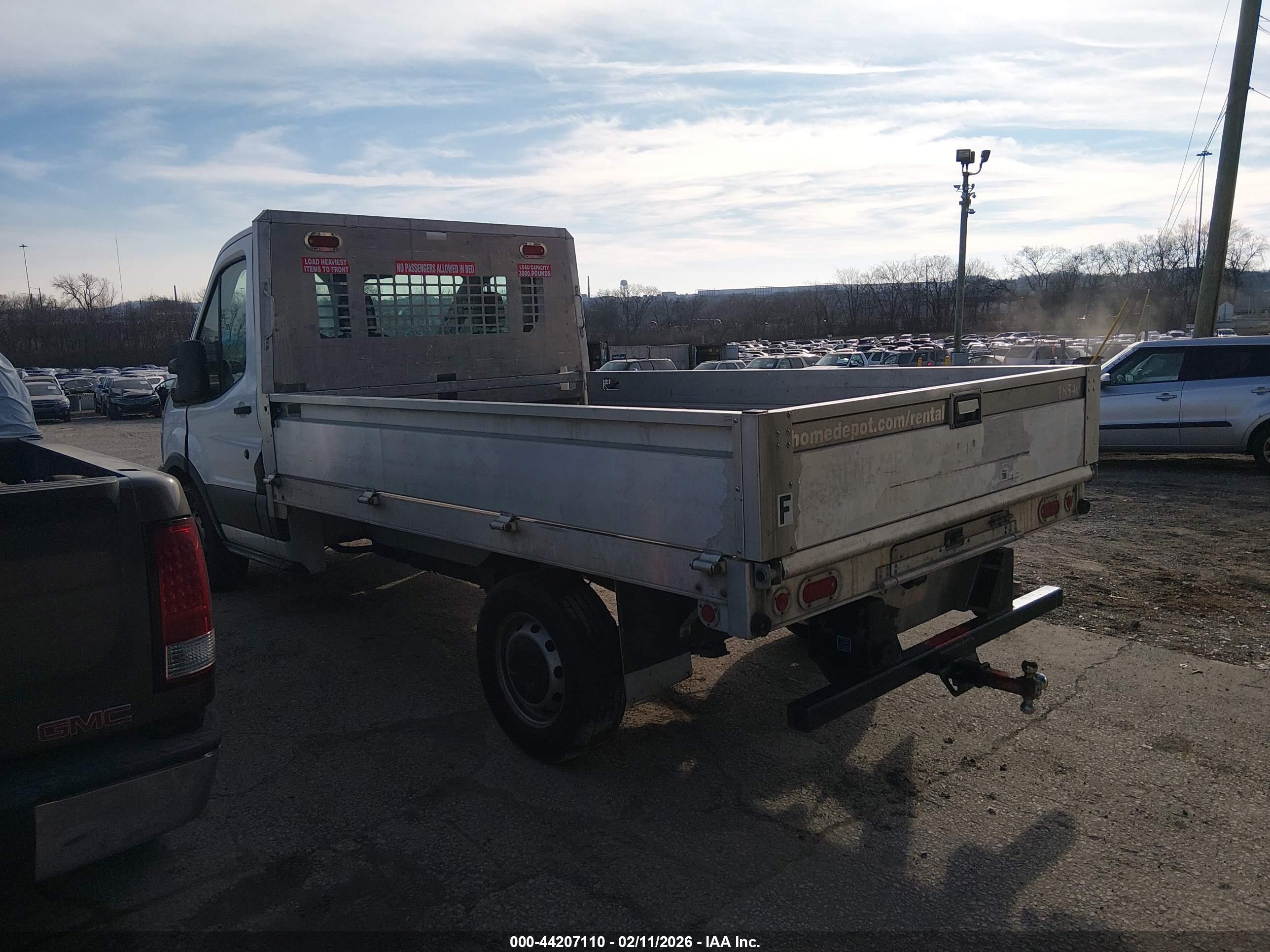 FORD TRANSIT-250 image 3