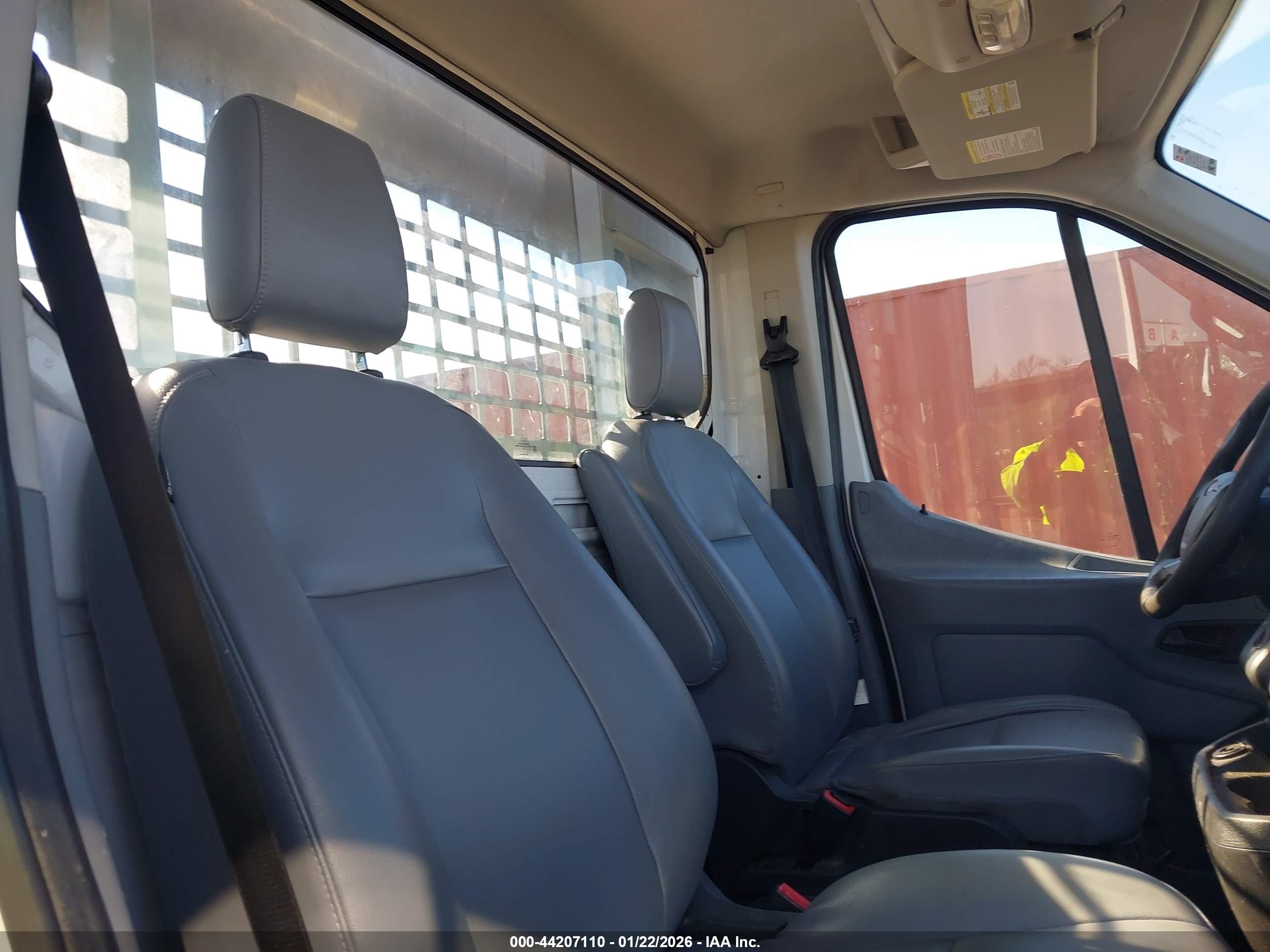 FORD TRANSIT-250 image 8