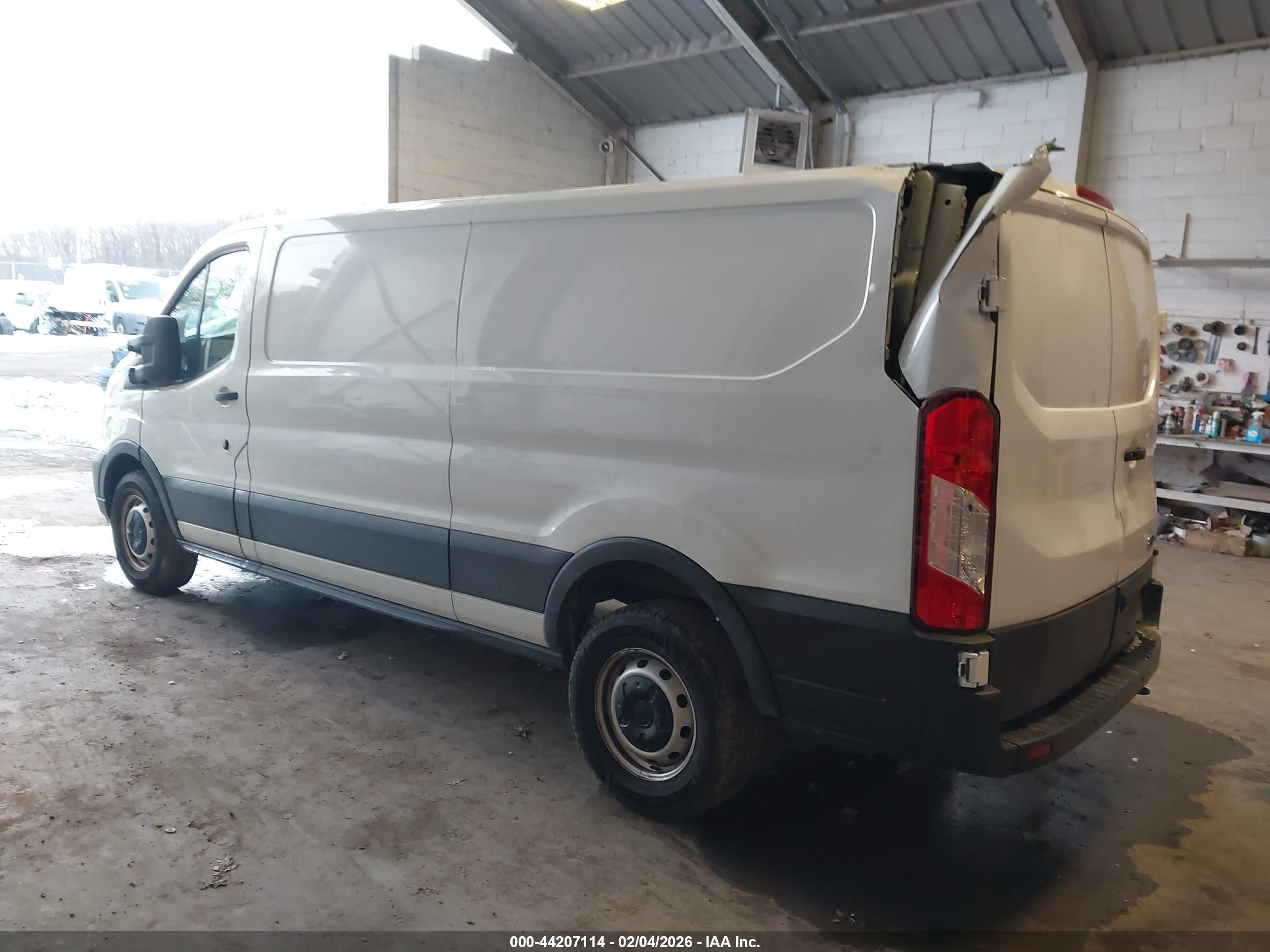 FORD TRANSIT-250 image 3