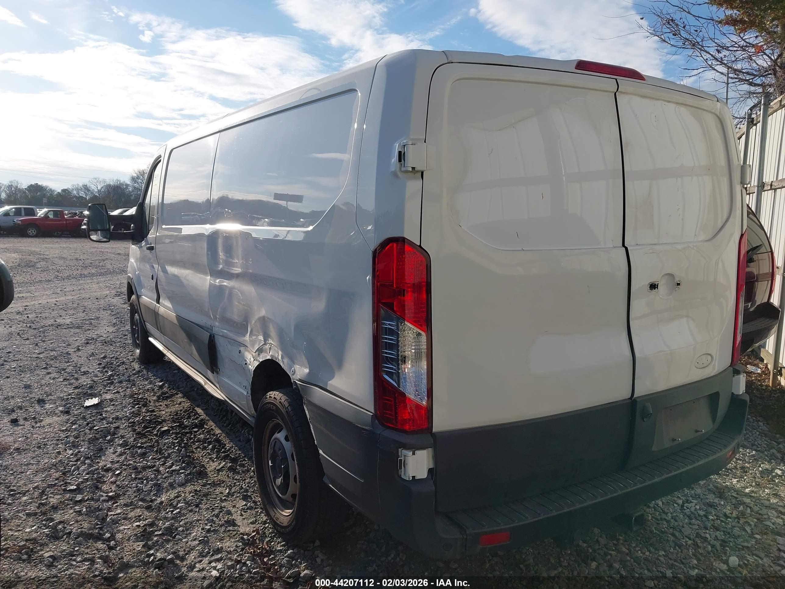 FORD TRANSIT-250 image 3