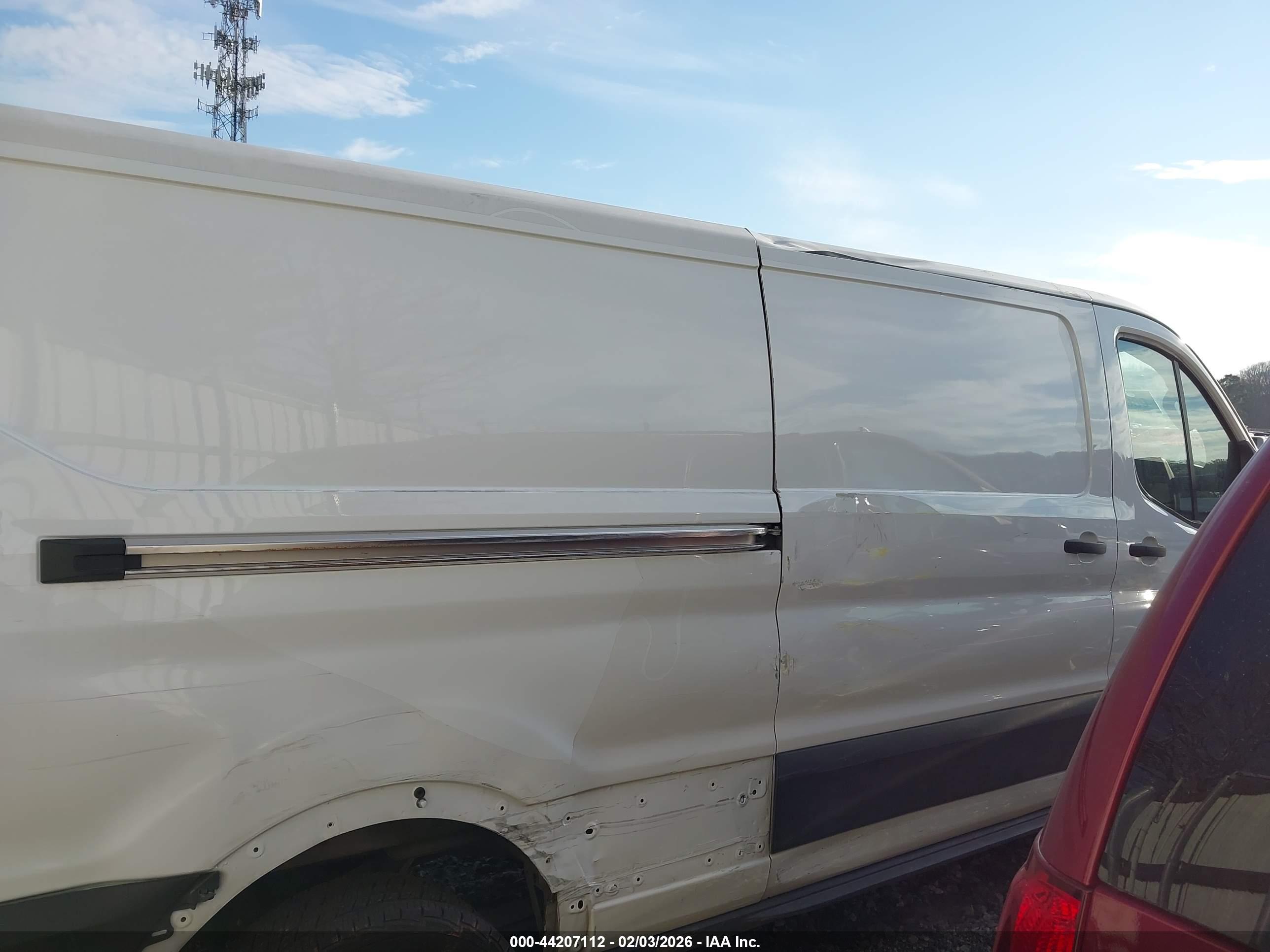 FORD TRANSIT-250 image 4