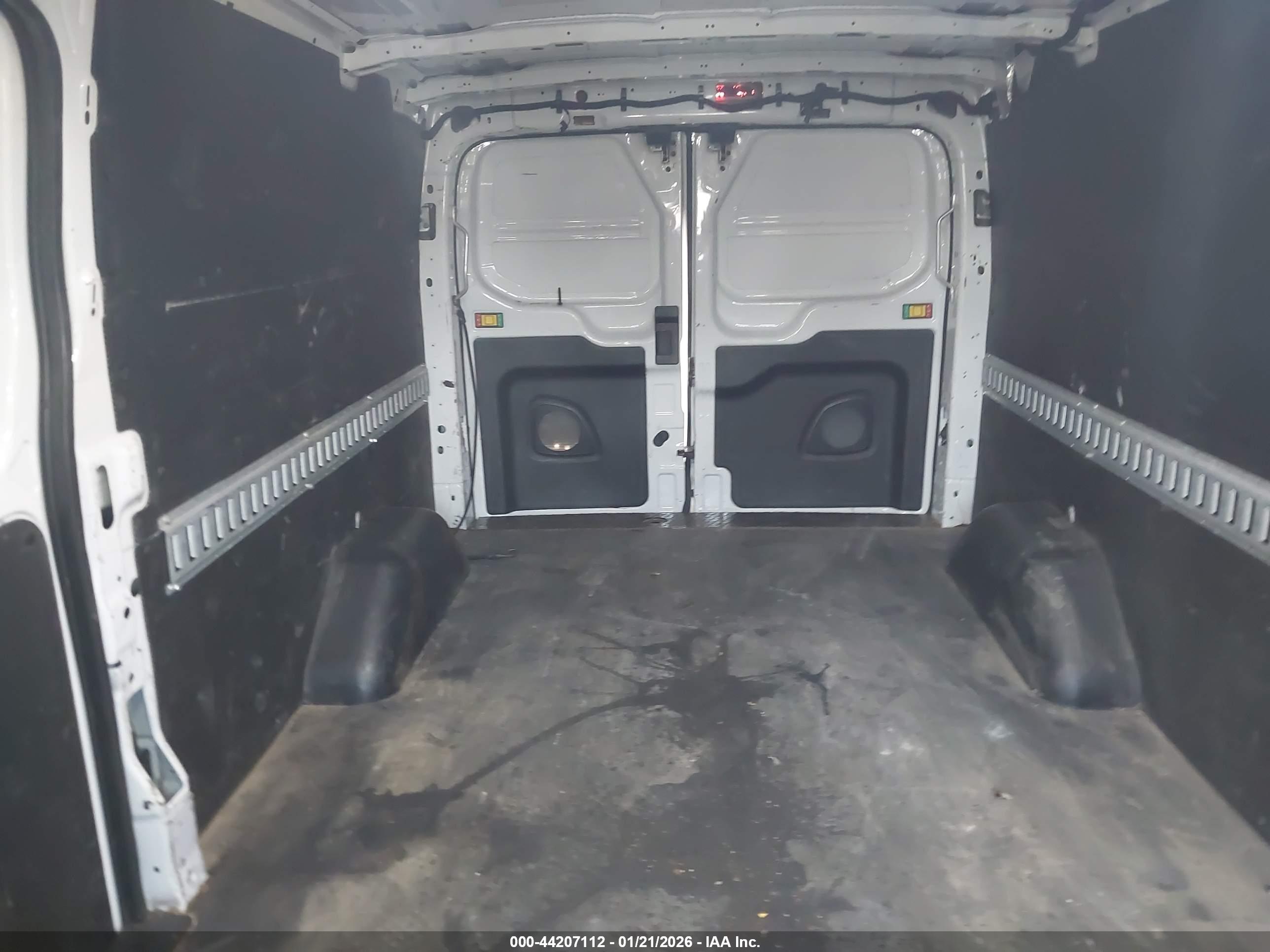 FORD TRANSIT-250 image 8
