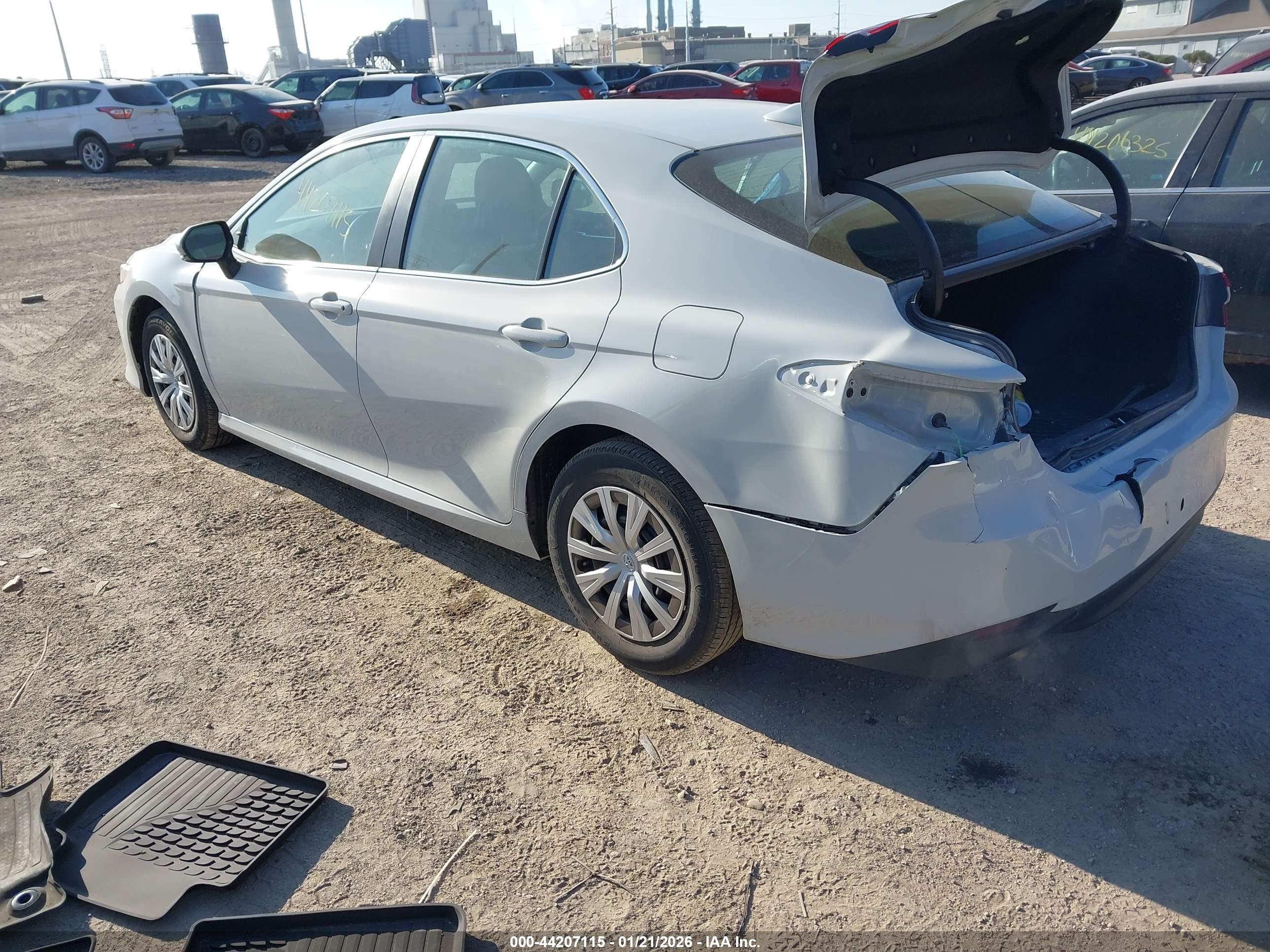 TOYOTA CAMRY image 3