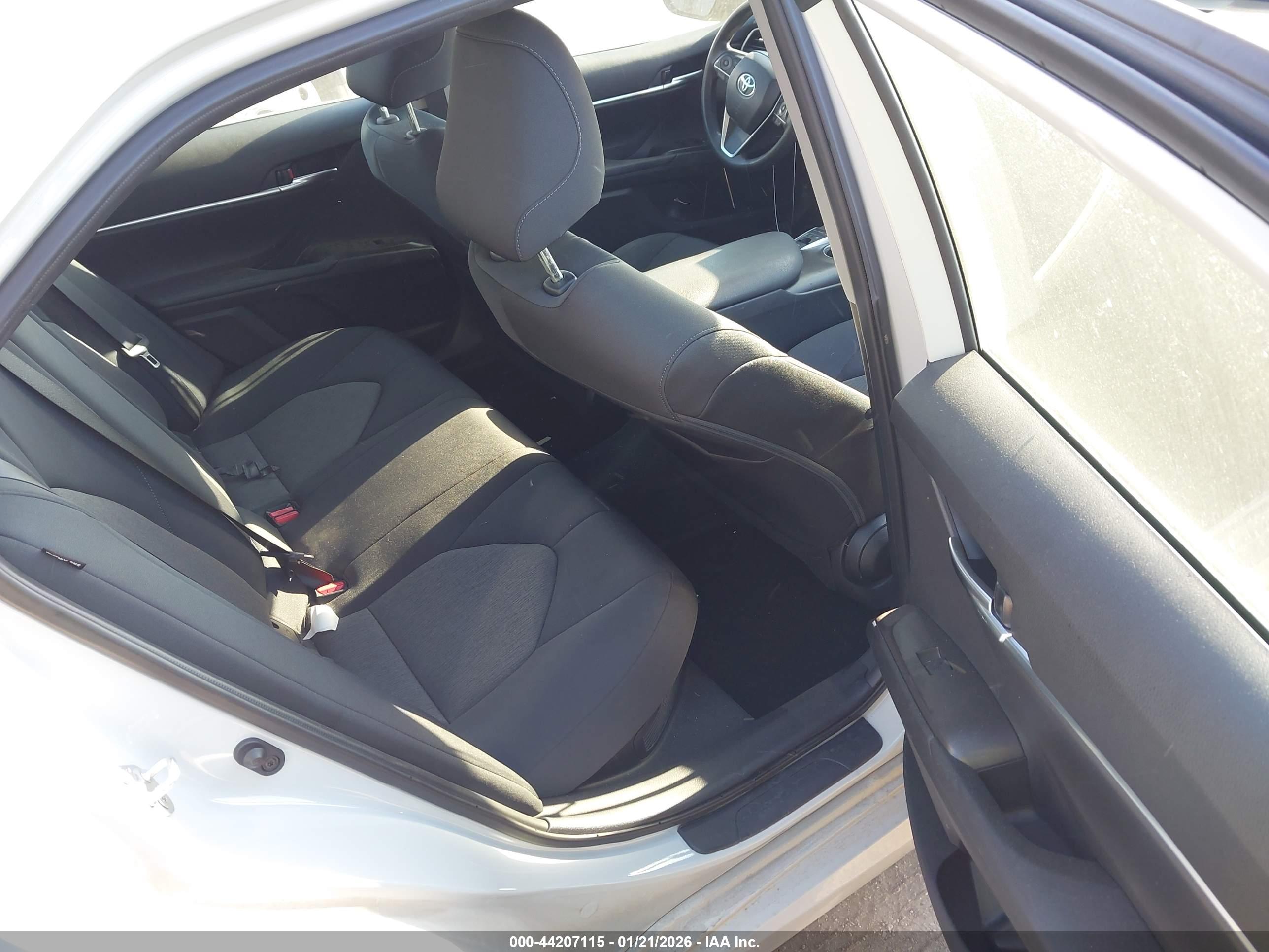 TOYOTA CAMRY image 8