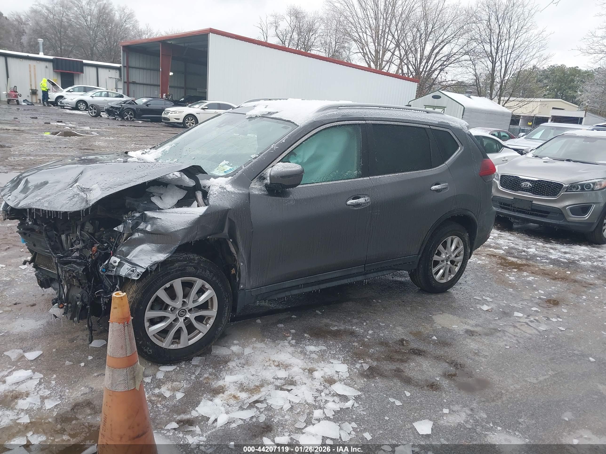 NISSAN ROGUE image 2