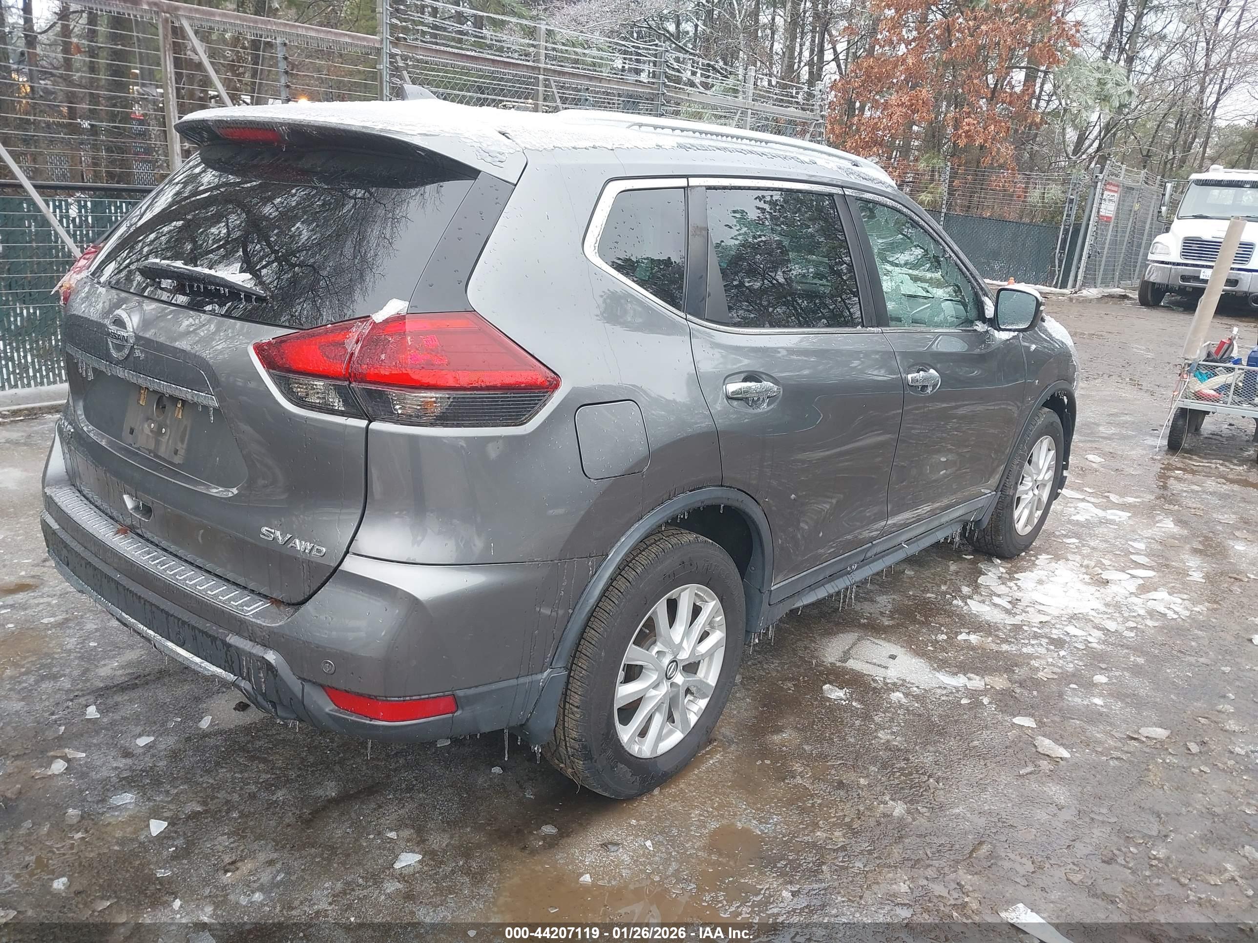 NISSAN ROGUE image 4