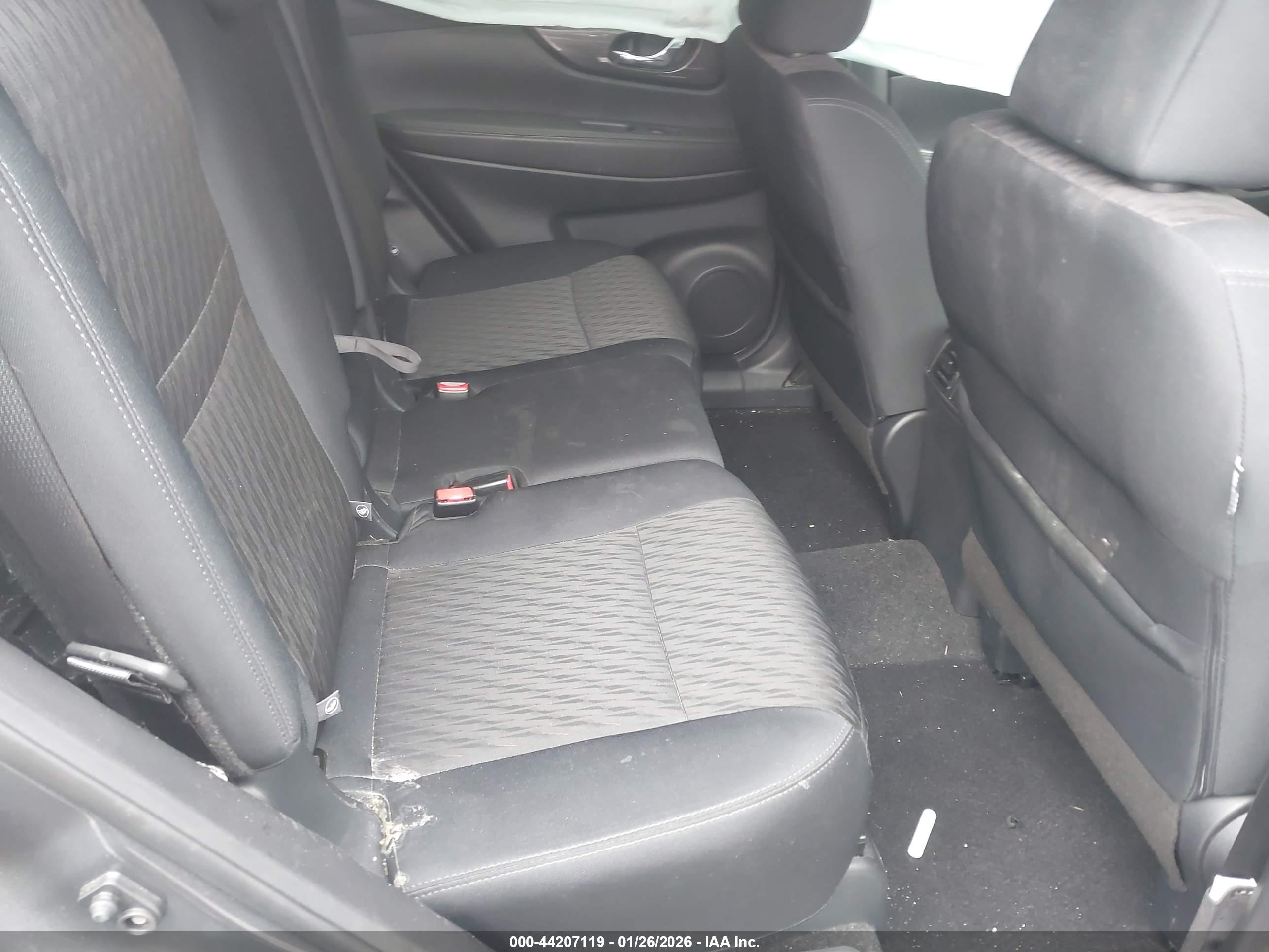 NISSAN ROGUE image 8