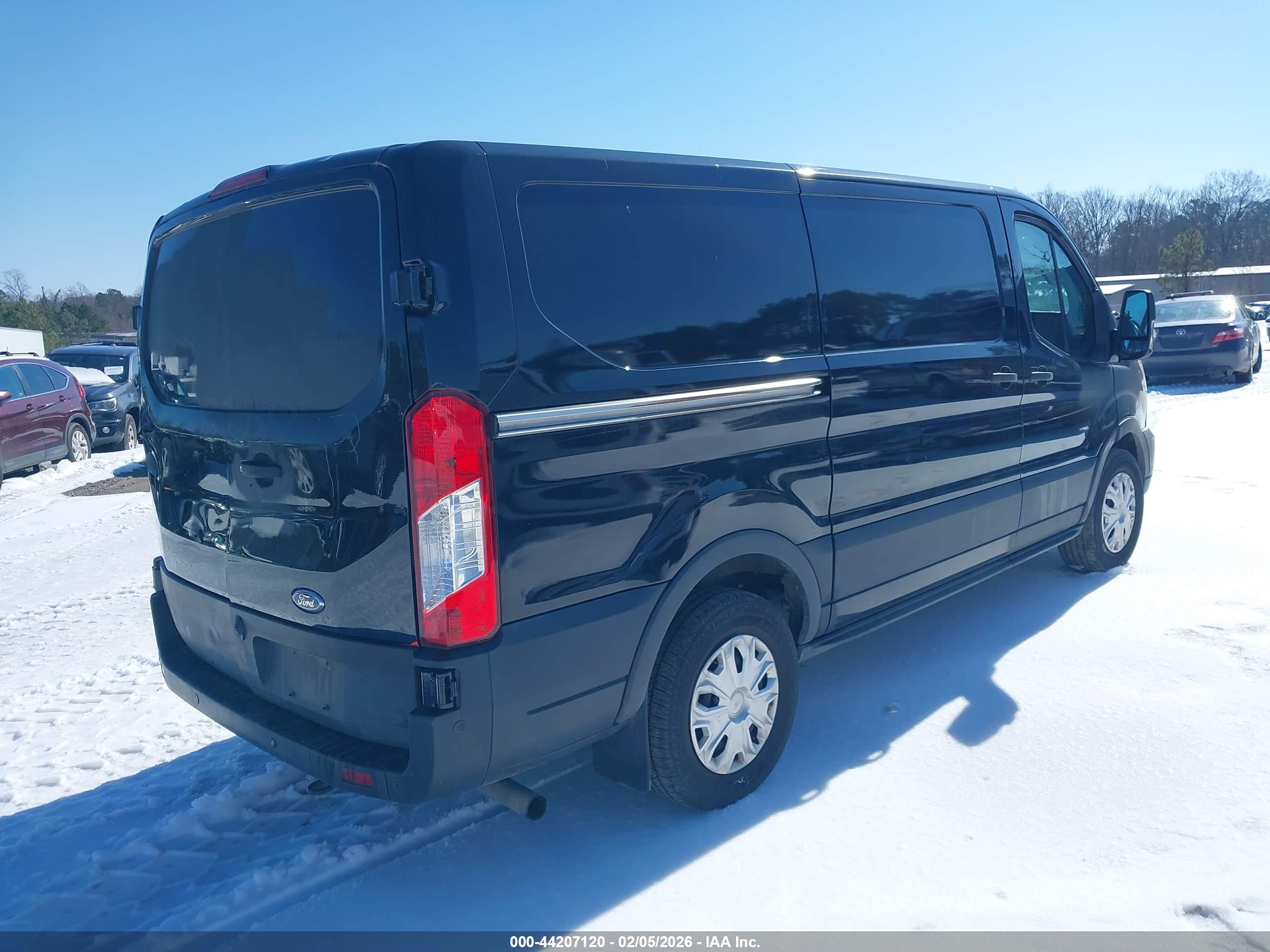 FORD TRANSIT-150 image 4