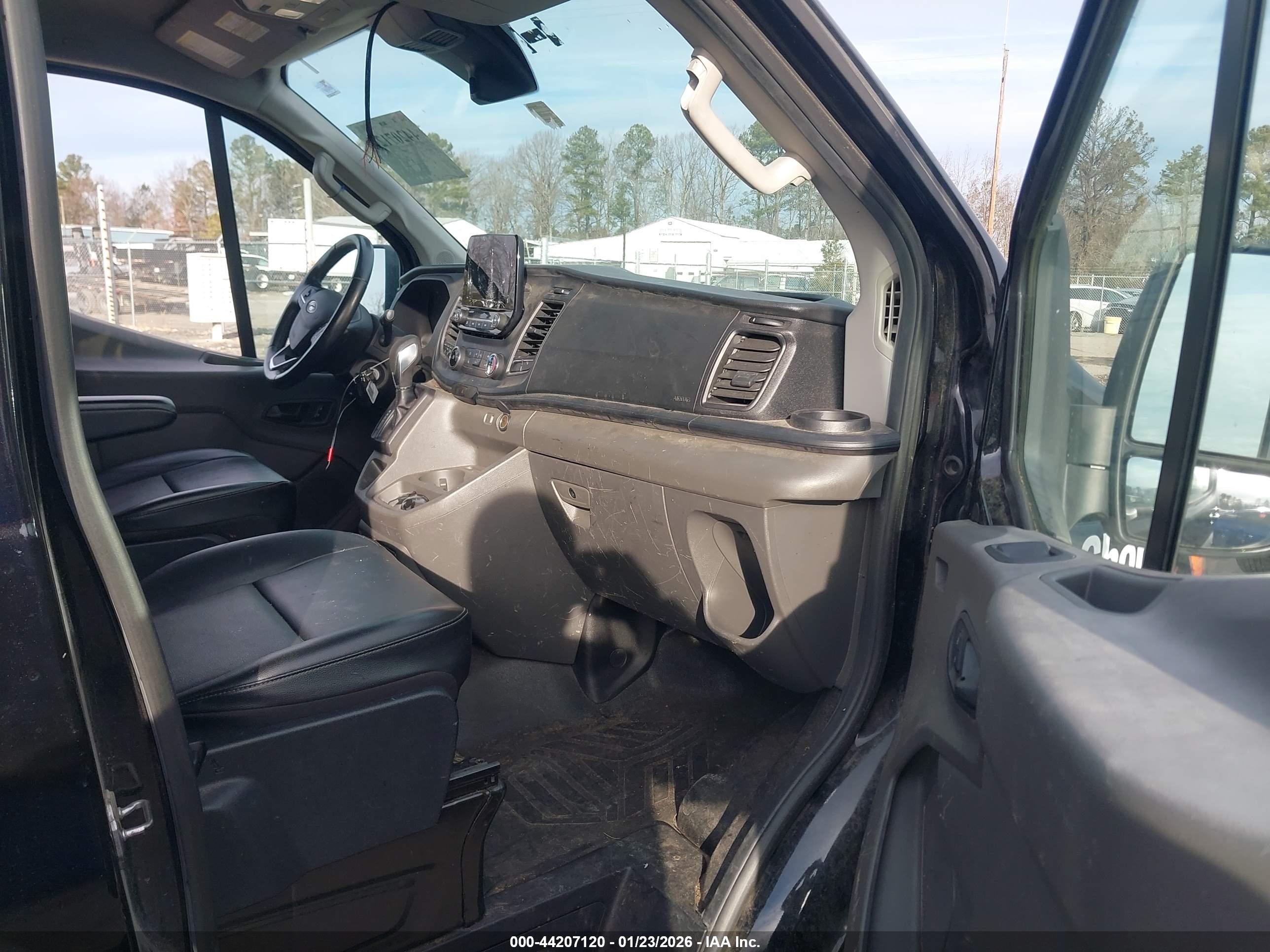 FORD TRANSIT-150 image 5
