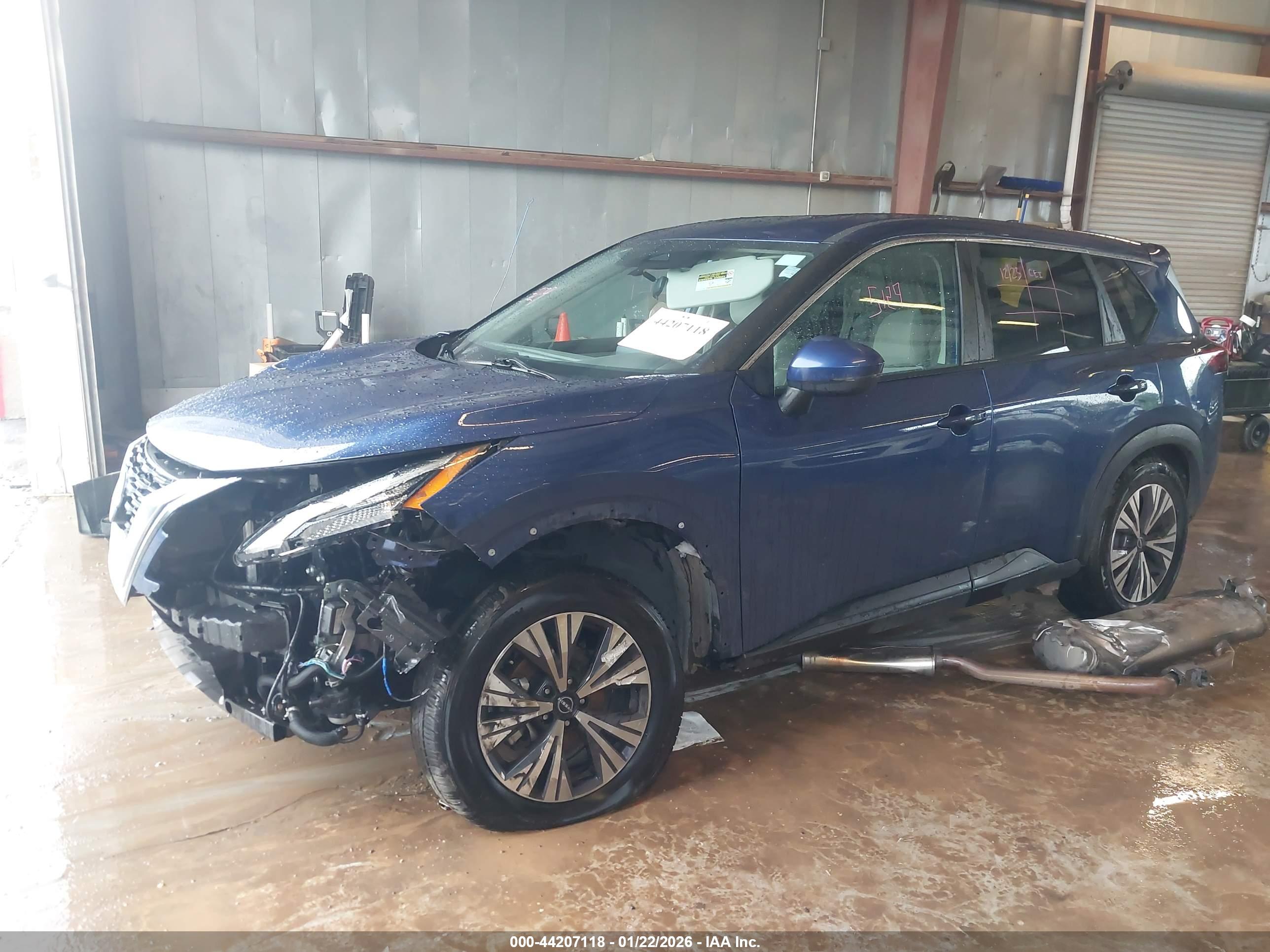 NISSAN ROGUE image 2